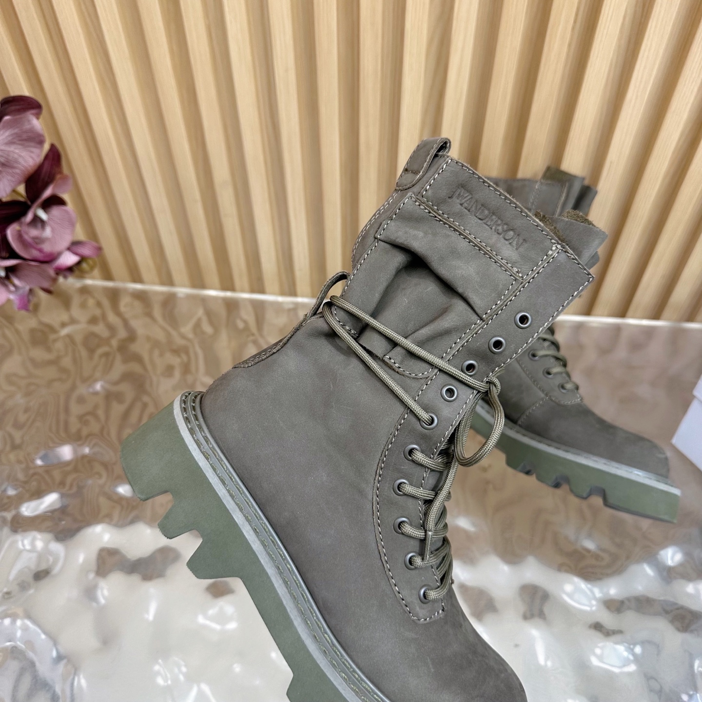 High-Quality 26-Year-Old Tribe Martin Boots: Stylish, Durable, and Comfortable. - 图片 8