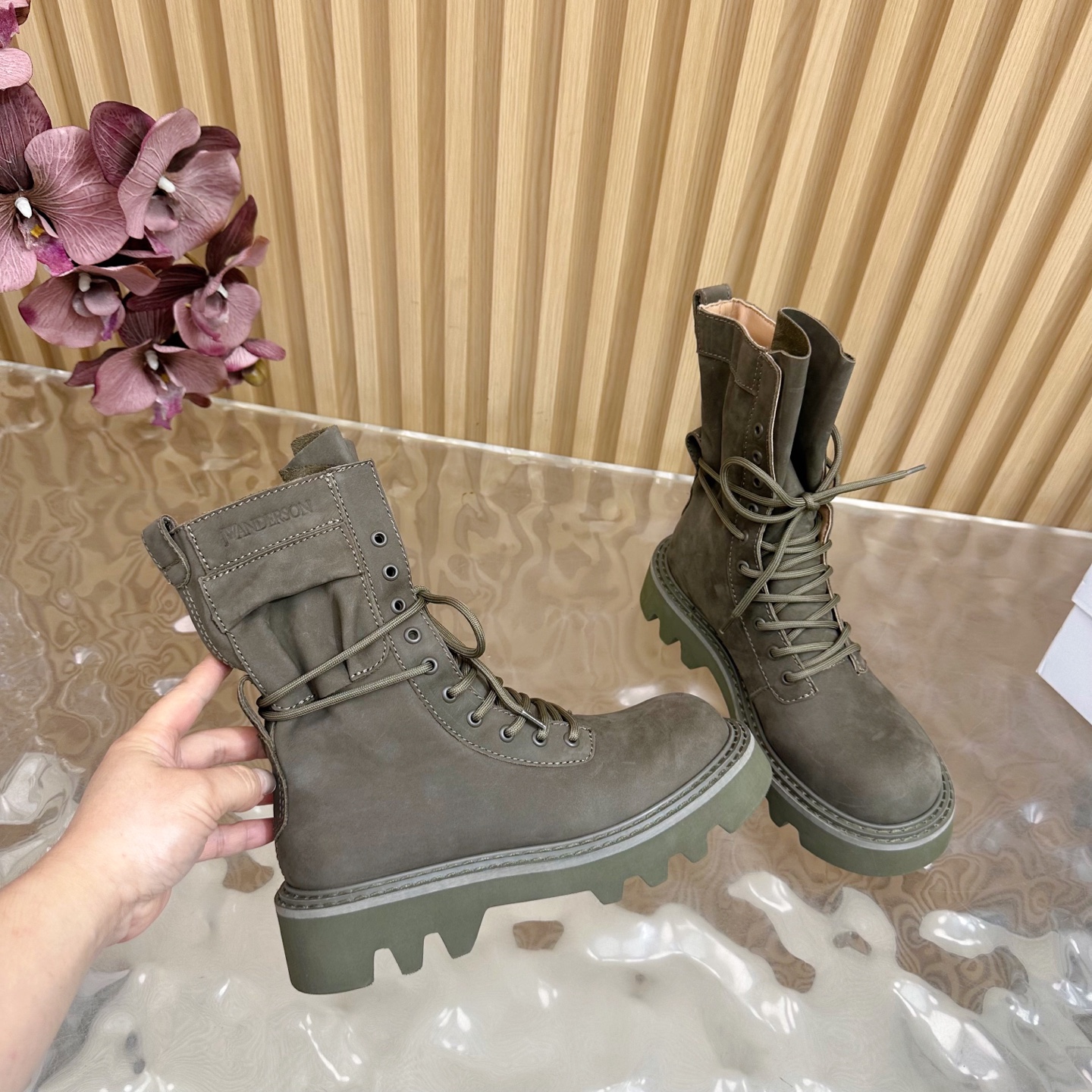 High-Quality 26-Year-Old Tribe Martin Boots: Stylish, Durable, and Comfortable. - 图片 6