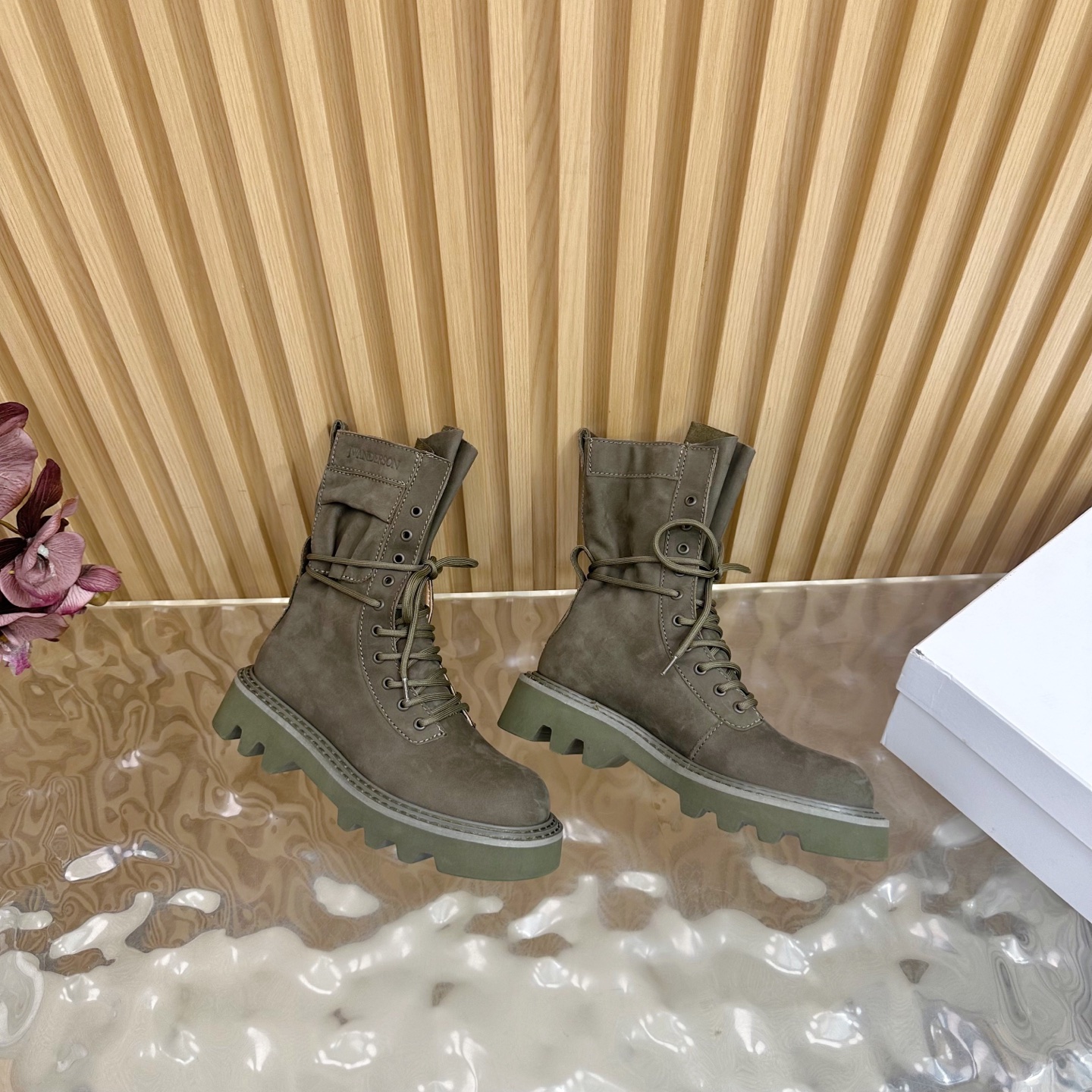 High-Quality 26-Year-Old Tribe Martin Boots: Stylish, Durable, and Comfortable. - 图片 9