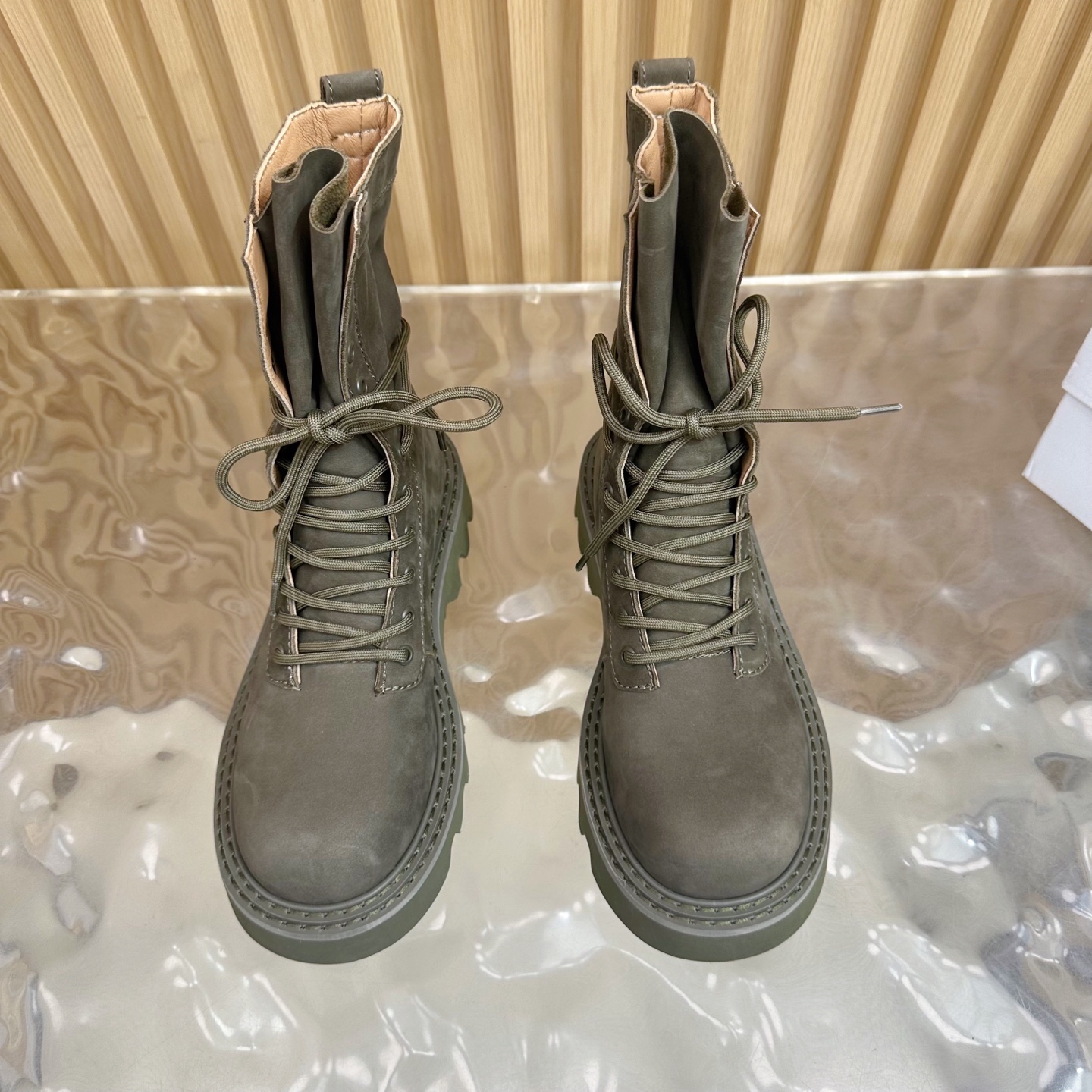 High-Quality 26-Year-Old Tribe Martin Boots: Stylish, Durable, and Comfortable. - 图片 4