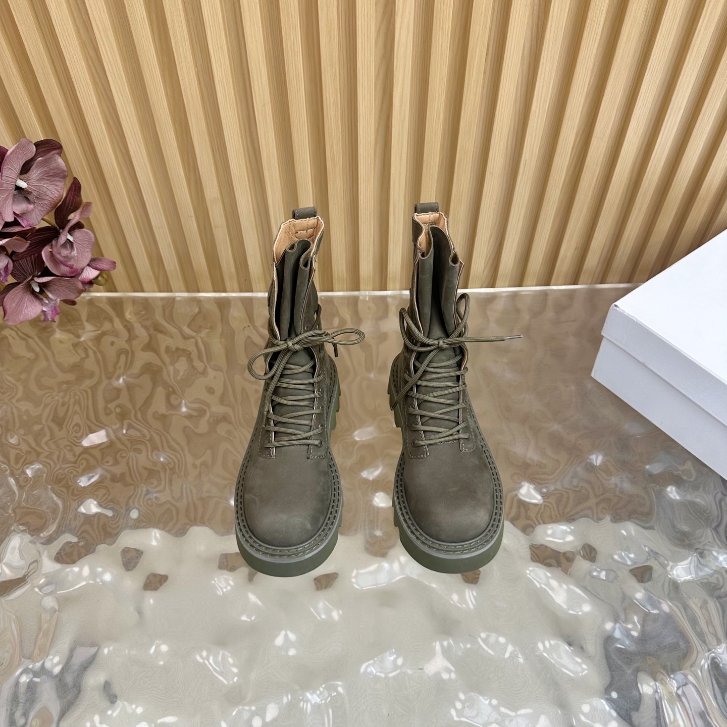 High-Quality 26-Year-Old Tribe Martin Boots: Stylish, Durable, and Comfortable. - 图片 3