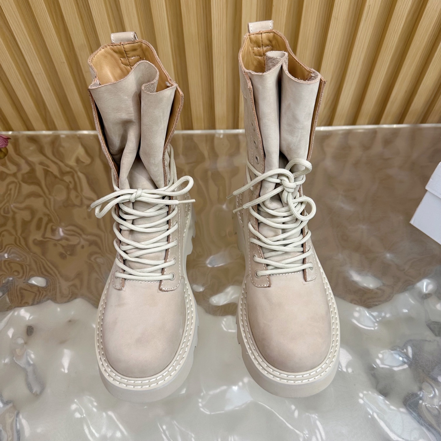 High-Quality 26-Year-Old Tribe Martin Boots: Stylish, Durable, and Comfortable. - 图片 4