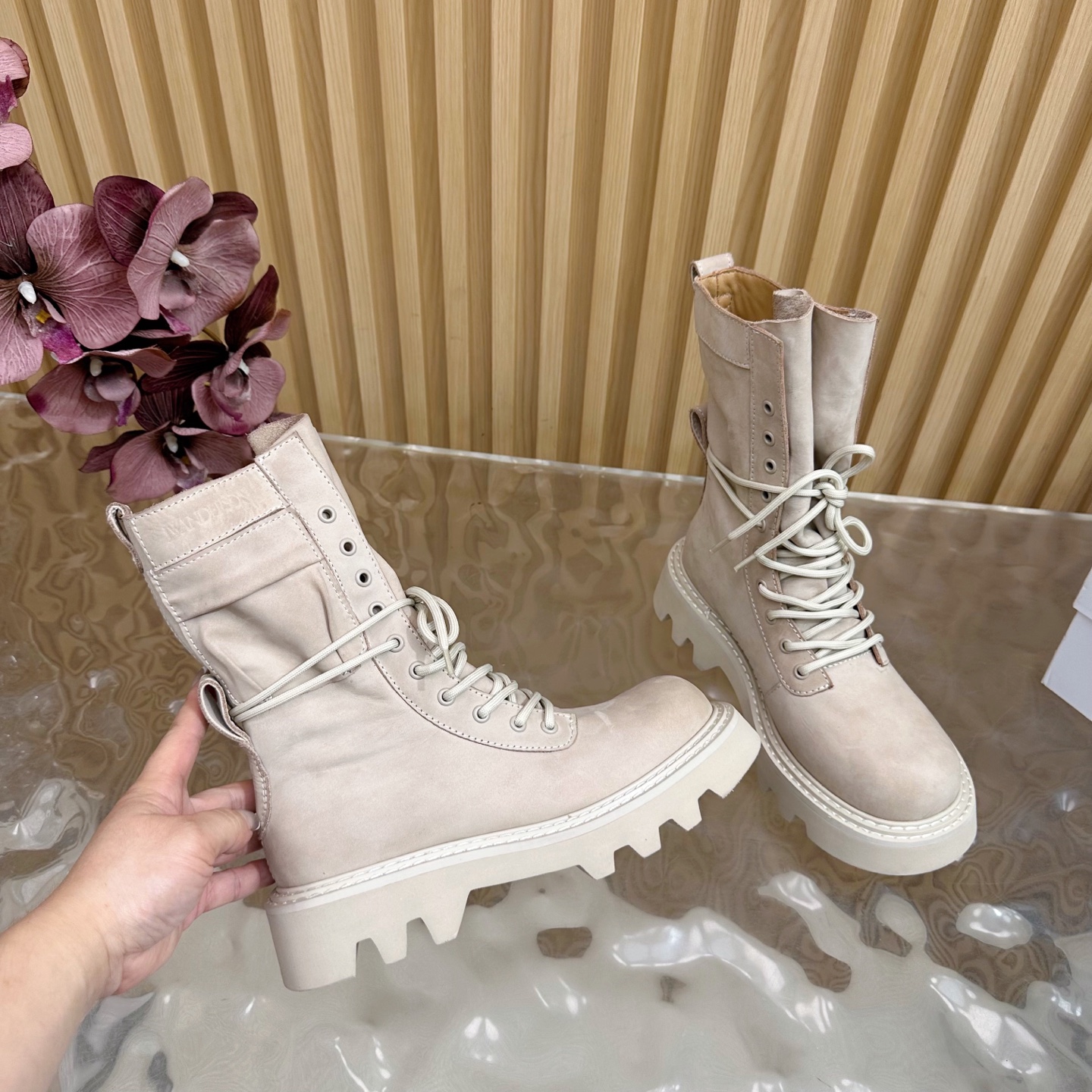 High-Quality 26-Year-Old Tribe Martin Boots: Stylish, Durable, and Comfortable. - 图片 6