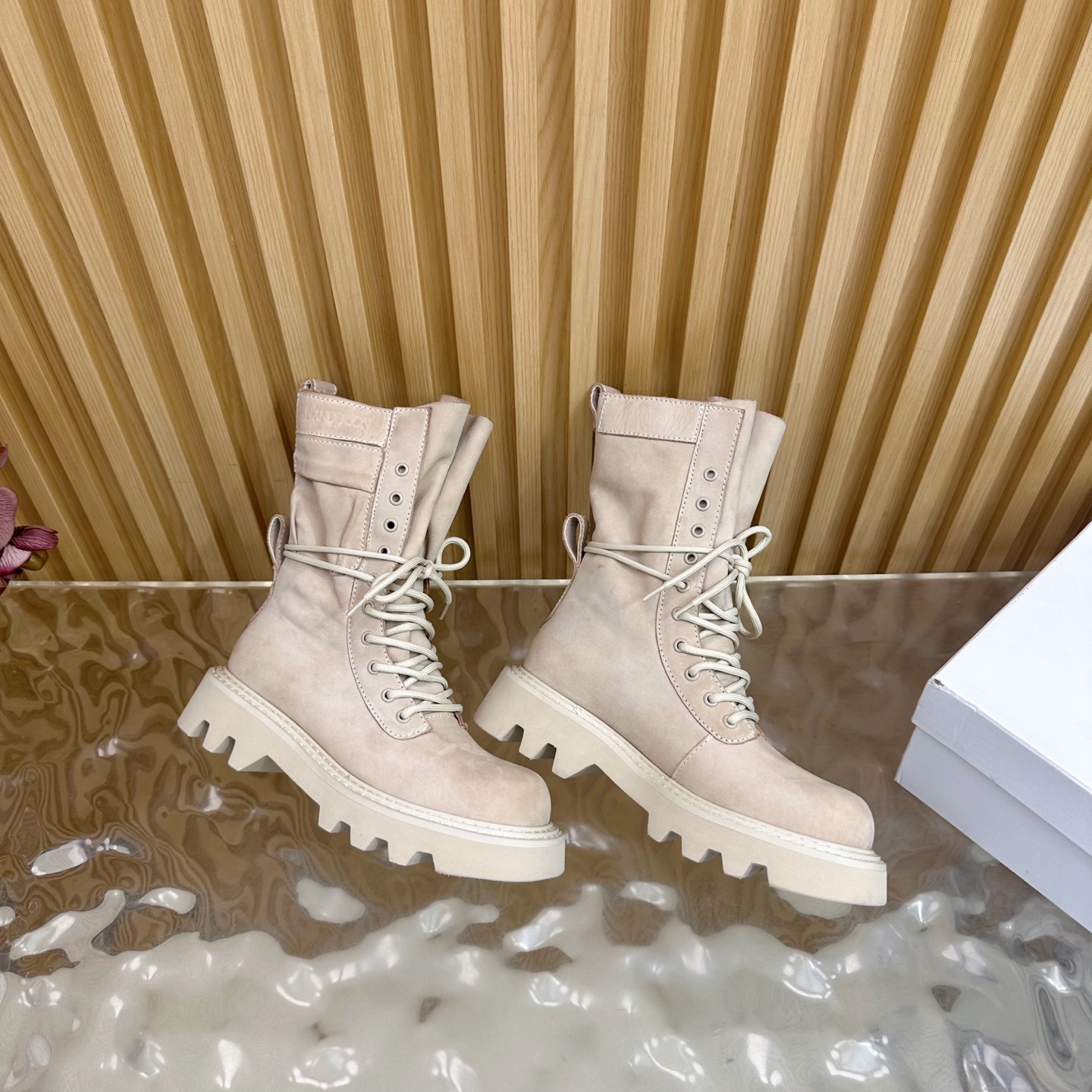 High-Quality 26-Year-Old Tribe Martin Boots: Stylish, Durable, and Comfortable. - 图片 7