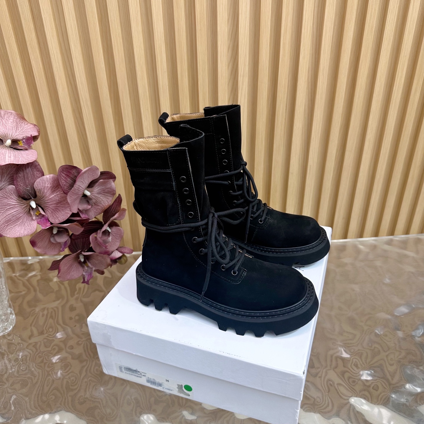 High-Quality Janderson Tribe Martin Boots: Comfortable and Stylish Footwear for All Seasons.