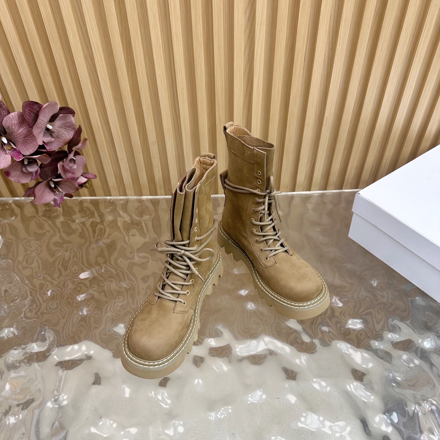 High-Quality 26-Year-Old Tribe Martin Boots: Stylish, Durable, and Comfortable. - 图片 5