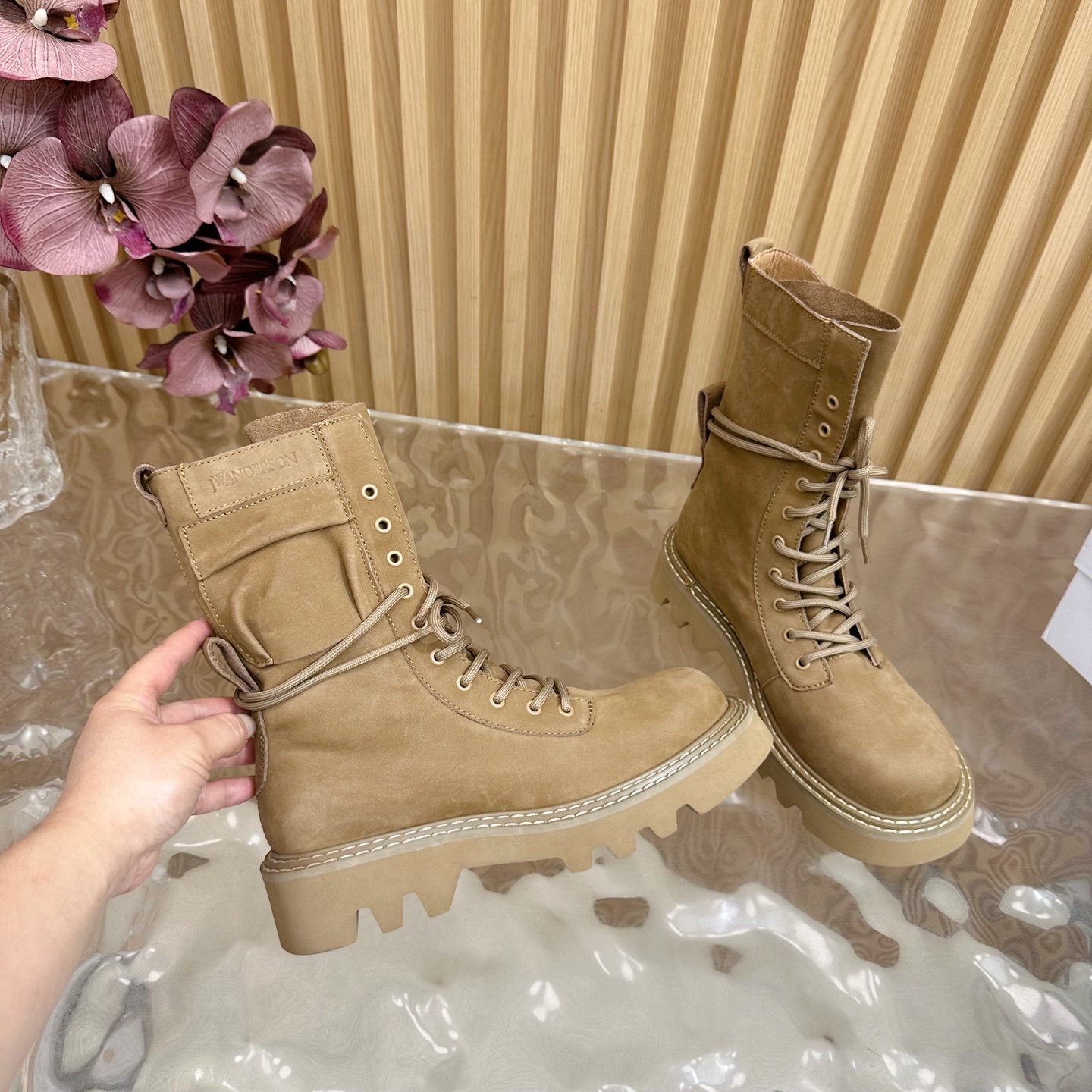 High-Quality 26-Year-Old Tribe Martin Boots: Stylish, Durable, and Comfortable. - 图片 7