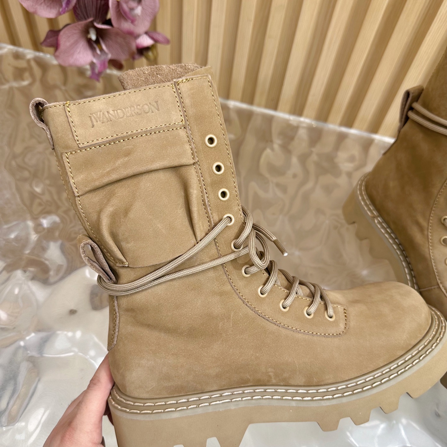 High-Quality 26-Year-Old Tribe Martin Boots: Stylish, Durable, and Comfortable. - 图片 9