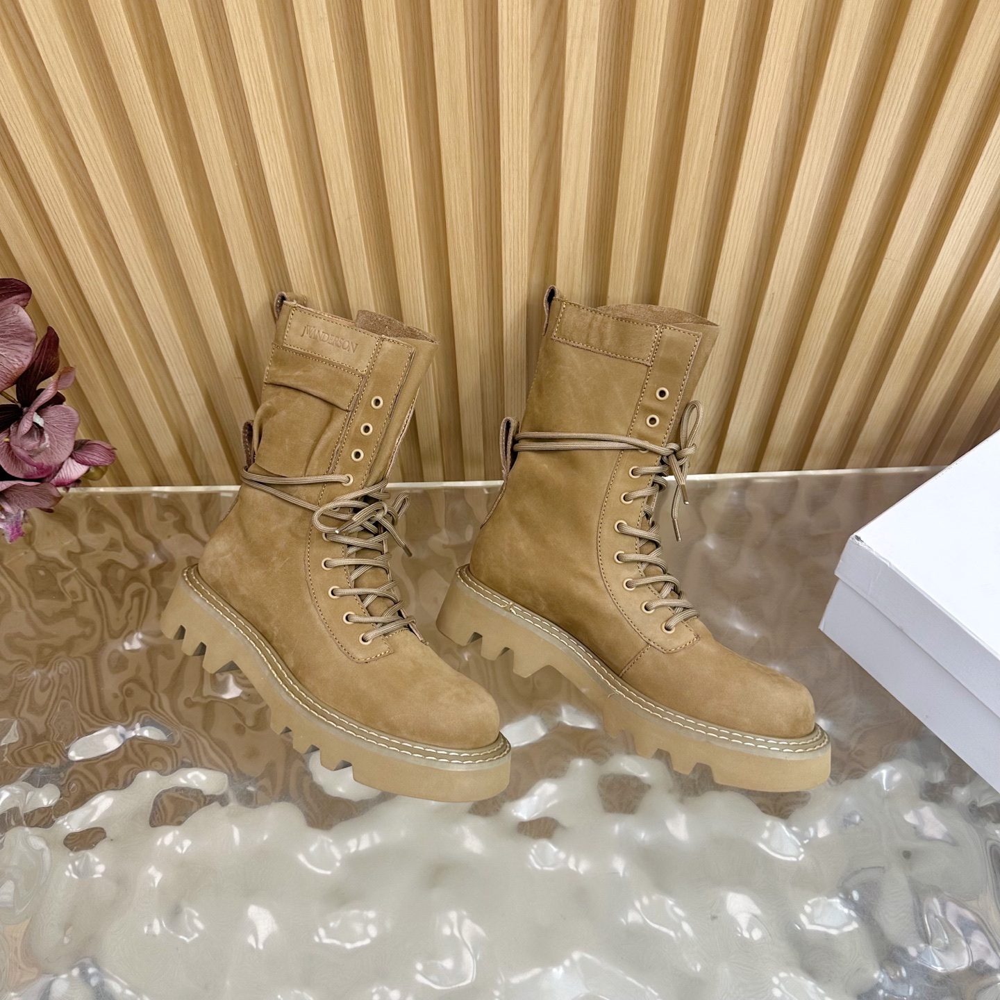 High-Quality 26-Year-Old Tribe Martin Boots: Stylish, Durable, and Comfortable. - 图片 8