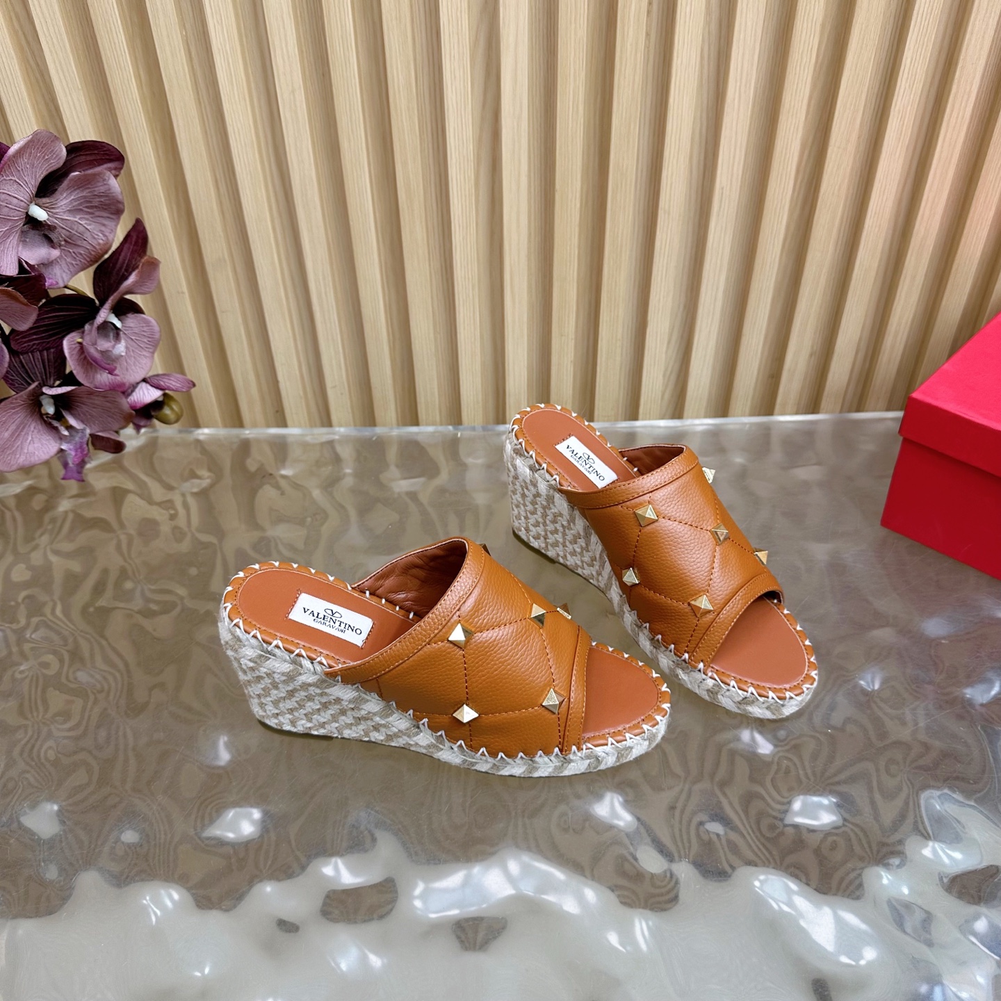 “Valentino Garavani Fisherman’s Shoes Collection 2024: Comfortable & Stylish Imported Tweed Slippers for Women” - 图片 9