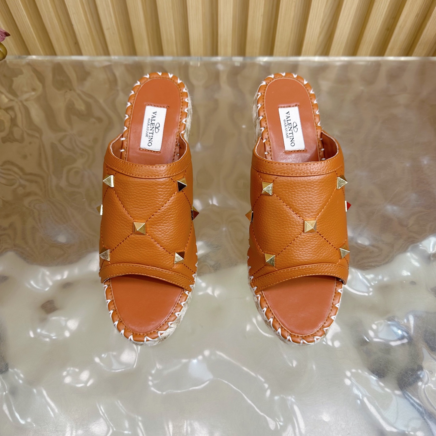 “Valentino Garavani Fisherman’s Shoes Collection 2024: Comfortable & Stylish Imported Tweed Slippers for Women” - 图片 5