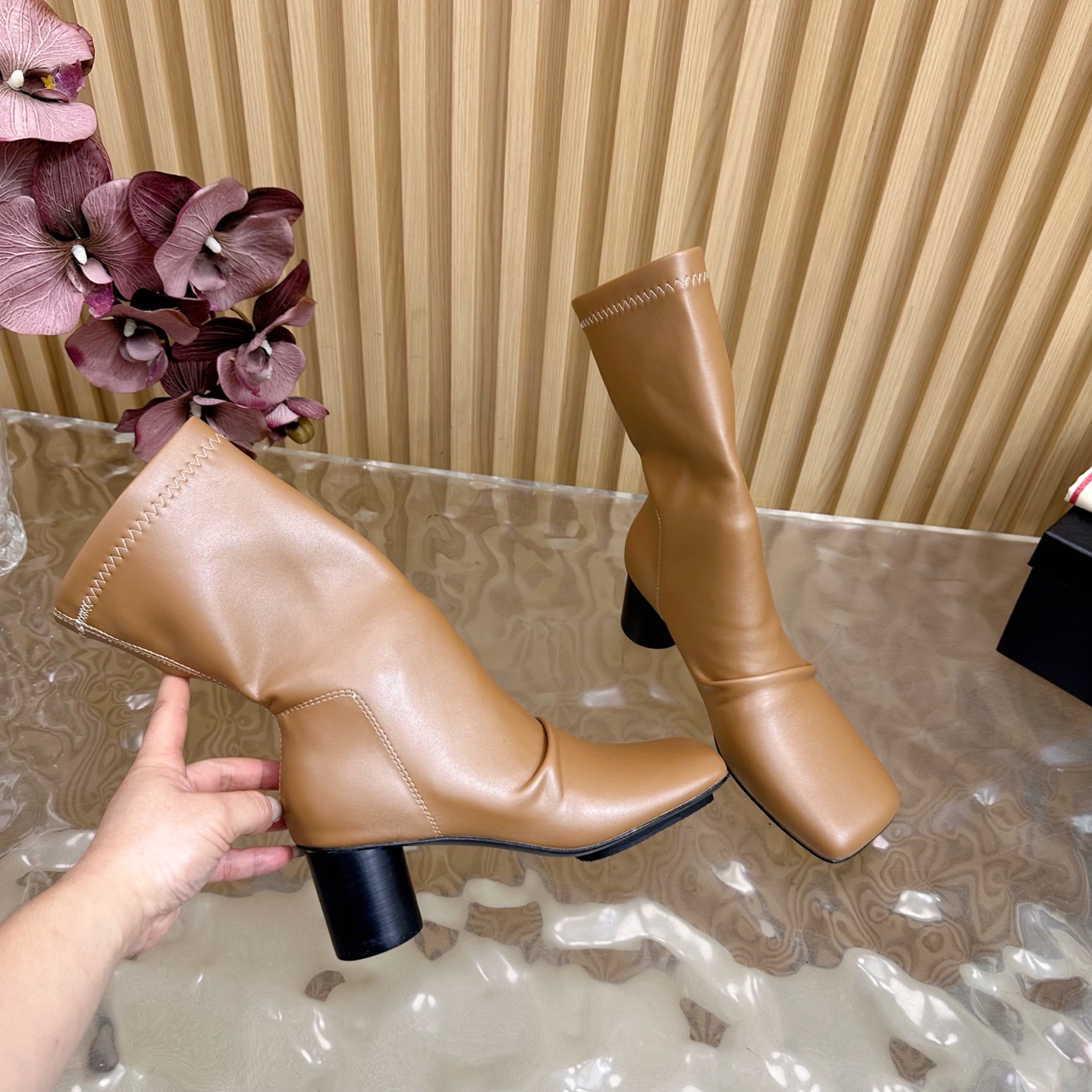 Fall/Winter 2025: Unique Fashion Boots with Customized Fabric and Sheepskin Cover - 图片 6