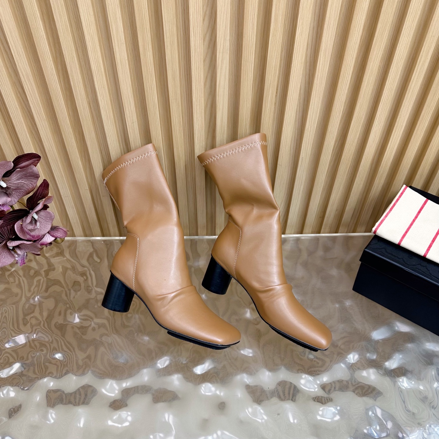 Fall/Winter 2025: Unique Fashion Boots with Customized Fabric and Sheepskin Cover - 图片 7
