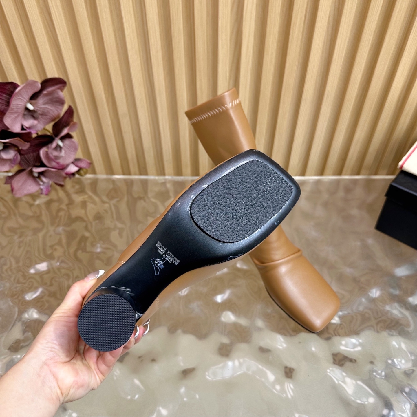 Fall/Winter 2025: Unique Fashion Boots with Customized Fabric and Sheepskin Cover - 图片 9