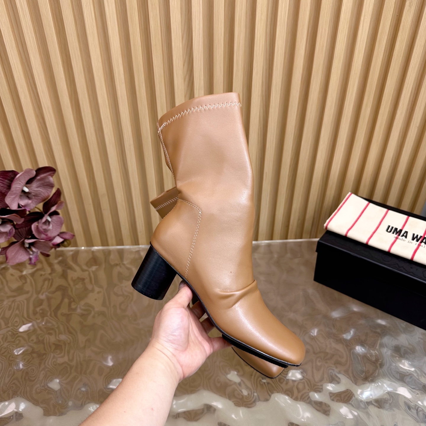 Fall/Winter 2025: Unique Fashion Boots with Customized Fabric and Sheepskin Cover - 图片 8