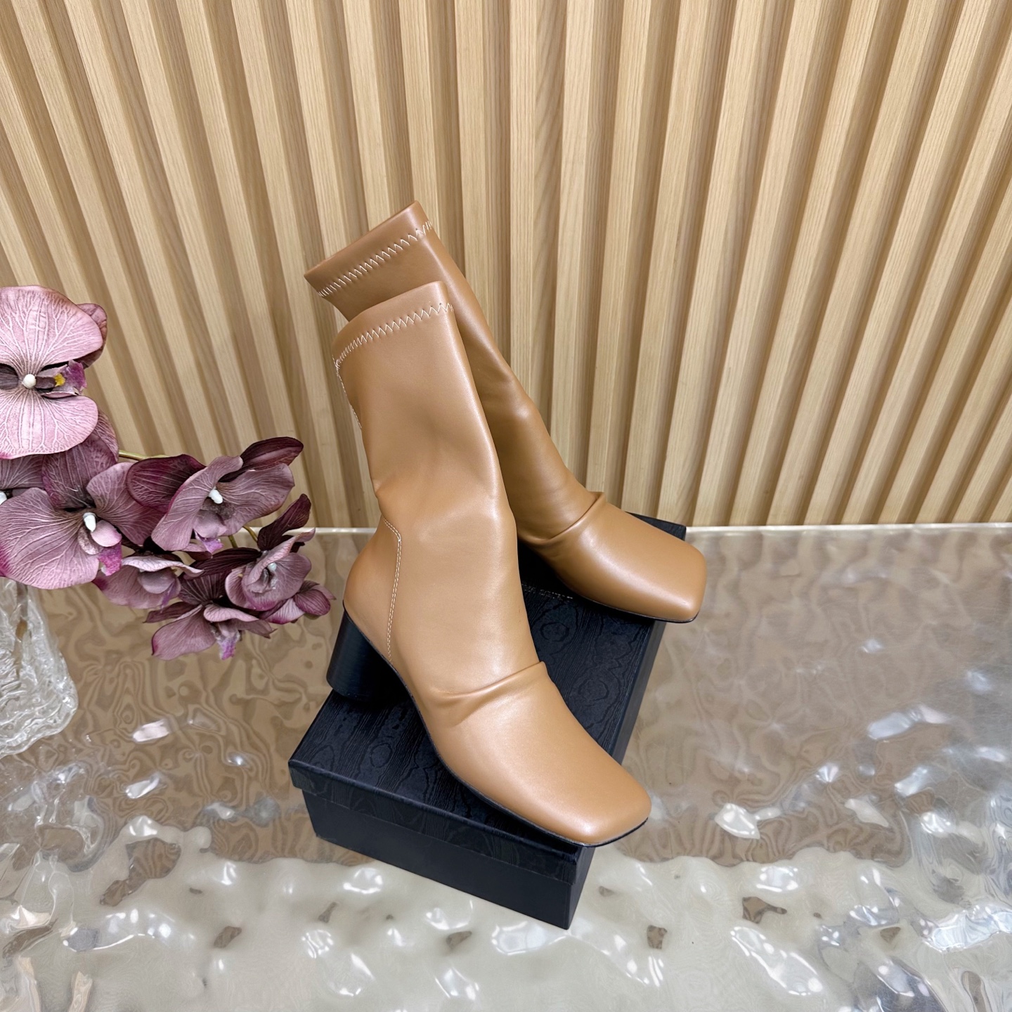 Fall/Winter 2025: Unique Fashion Boots with Customized Fabric and Sheepskin Cover - 图片 2