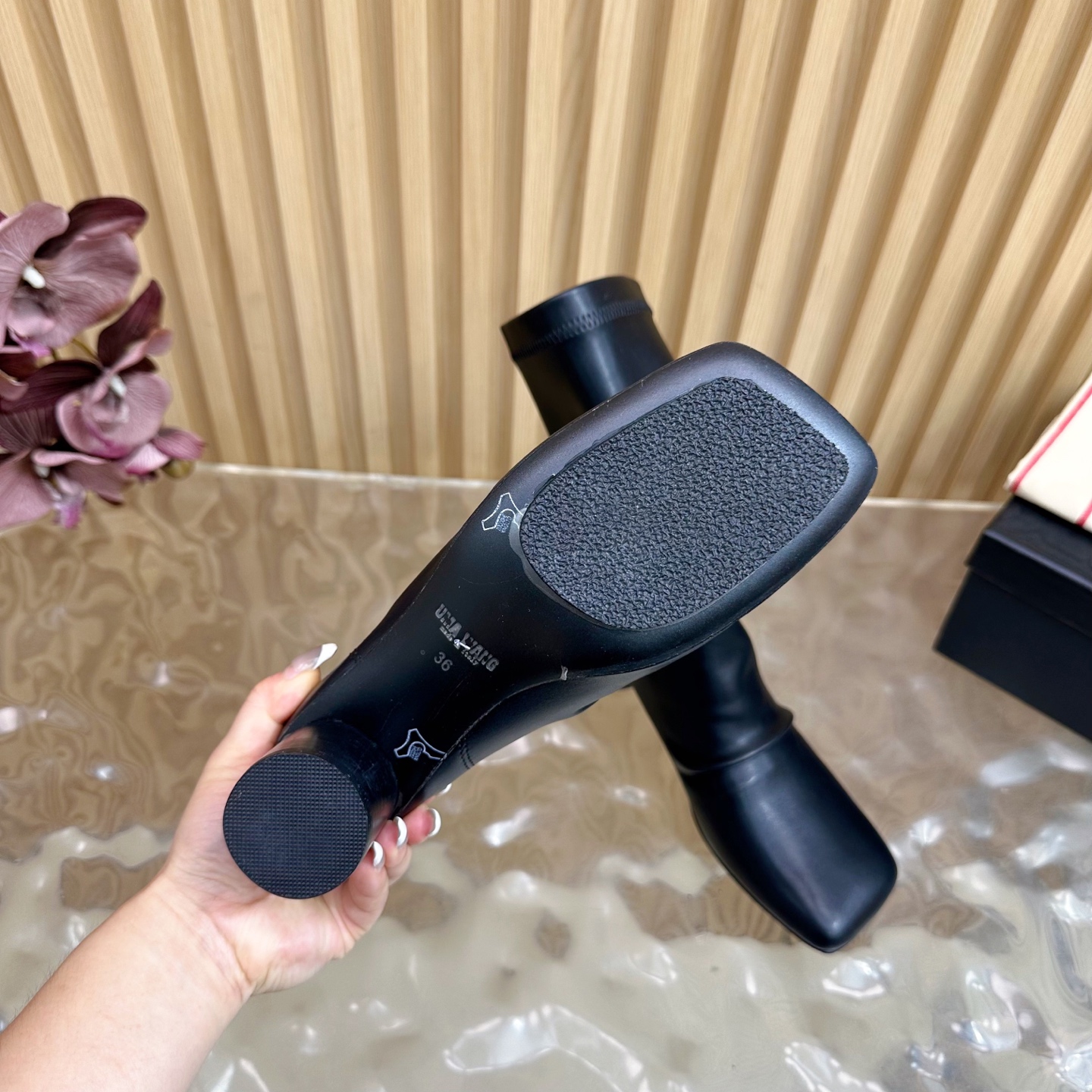 2025 Fall/Winter Collection: Unique, Visual Shock, Customized Fabrics, Sheepskin Details - 图片 9