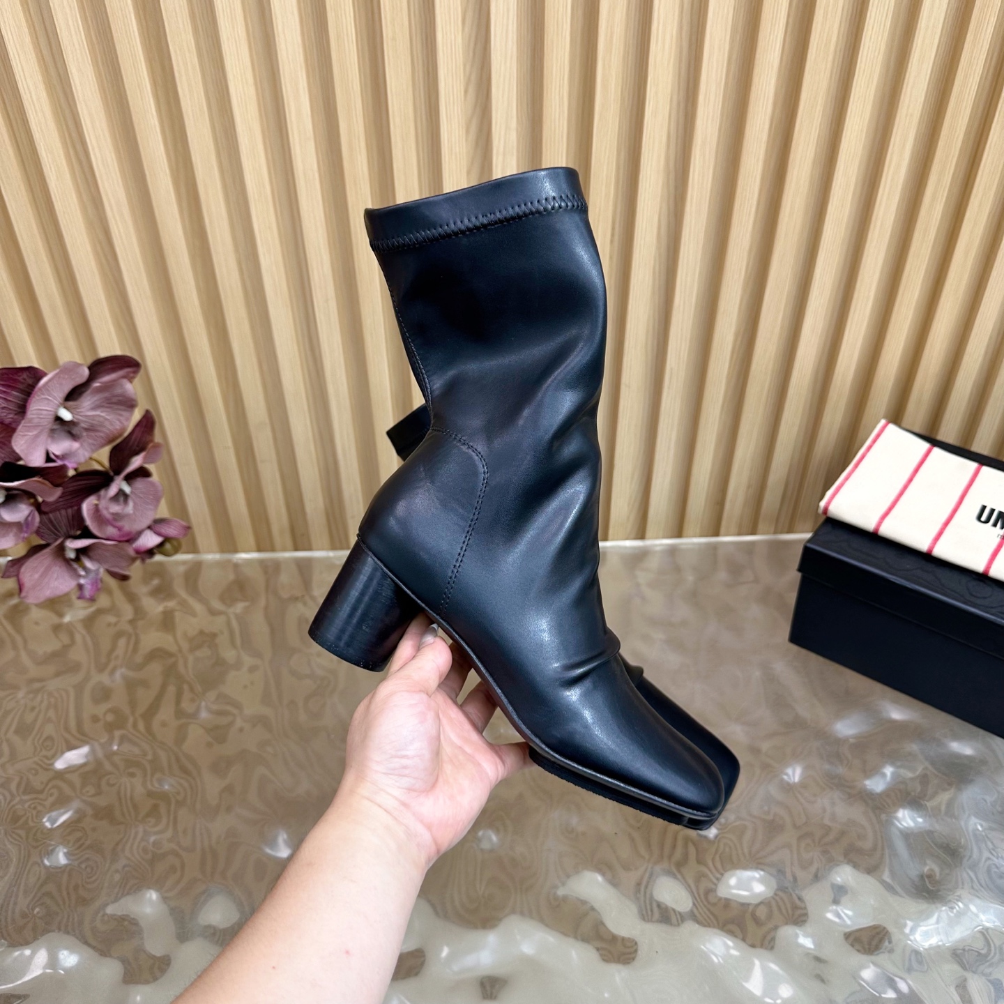 2025 Fall/Winter Collection: Unique, Visual Shock, Customized Fabrics, Sheepskin Details - 图片 8