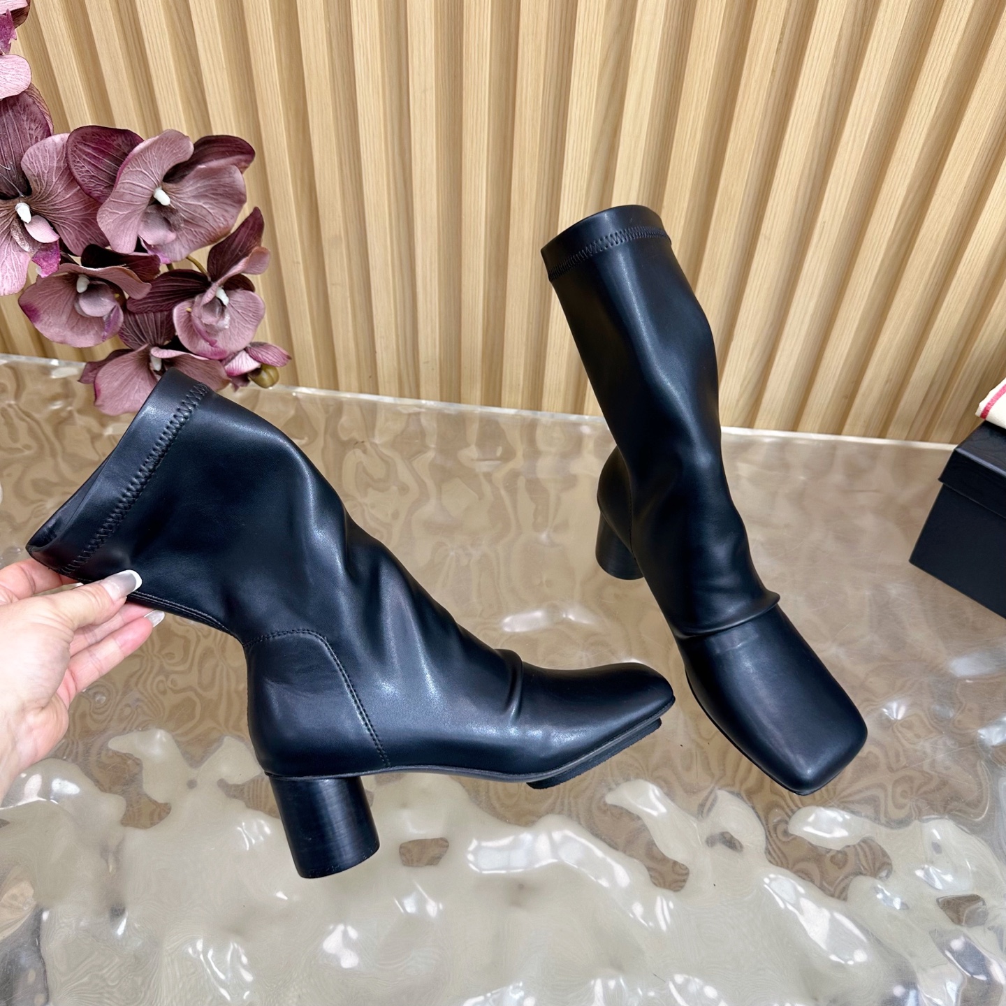 2025 Fall/Winter Collection: Unique, Visual Shock, Customized Fabrics, Sheepskin Details - 图片 6