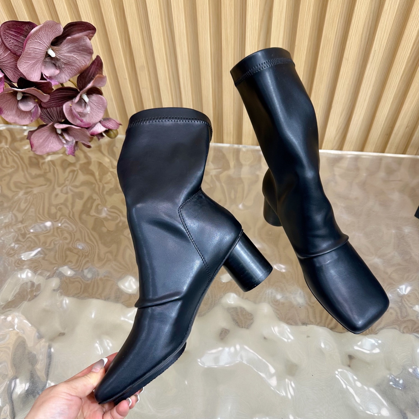 2025 Fall/Winter Collection: Unique, Visual Shock, Customized Fabrics, Sheepskin Details - 图片 5