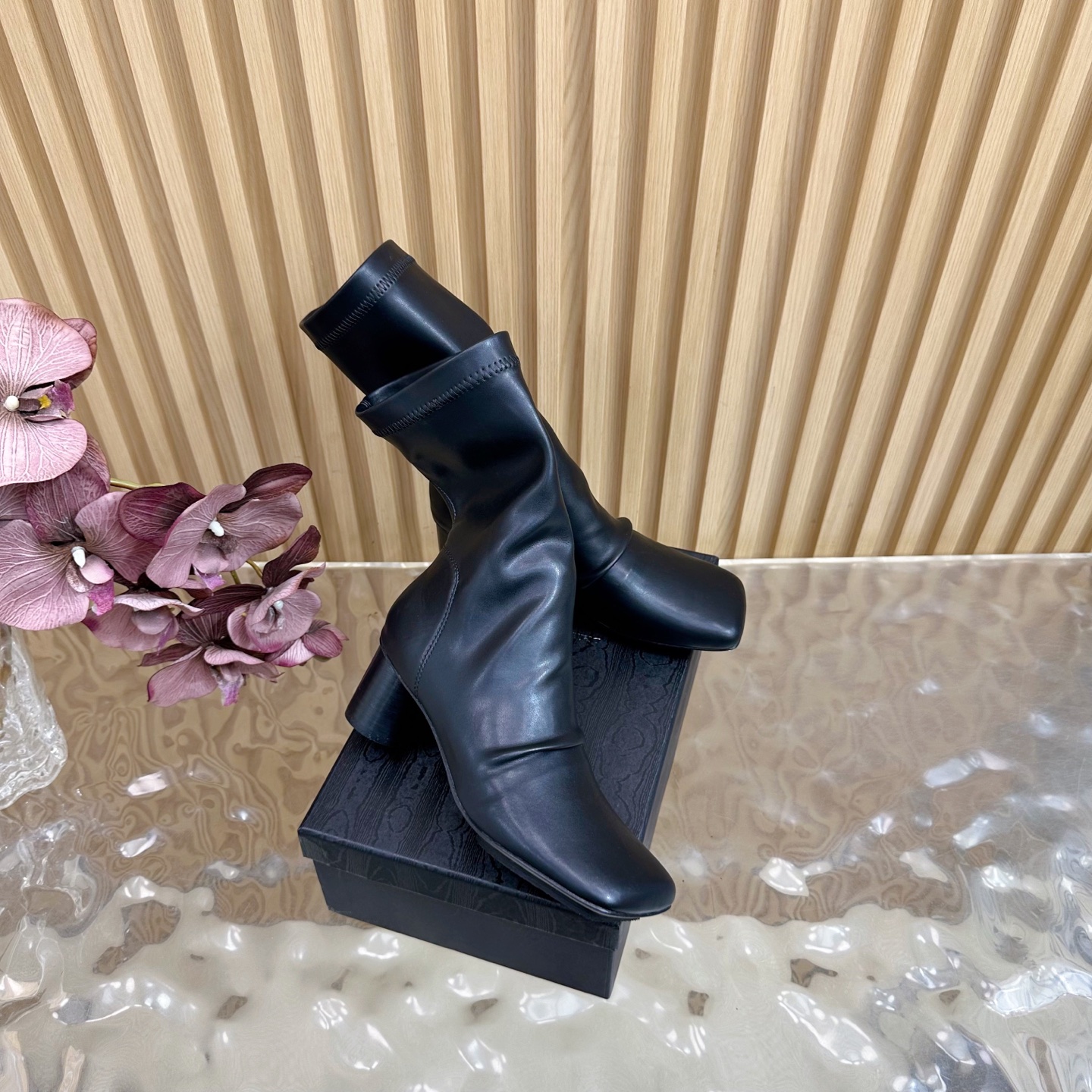 2025 Fall/Winter Collection: Unique, Visual Shock, Customized Fabrics, Sheepskin Details - 图片 2