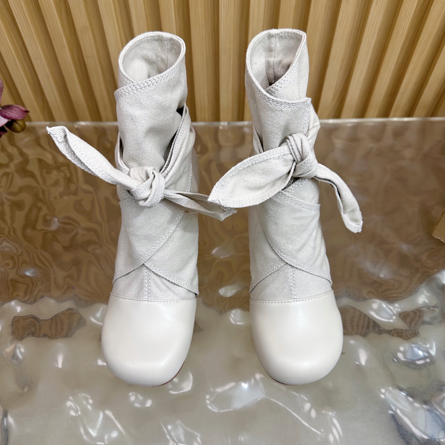 French Elegance: LEMAIRE’s New Butterfly Crushes and Short Boots - 图片 5