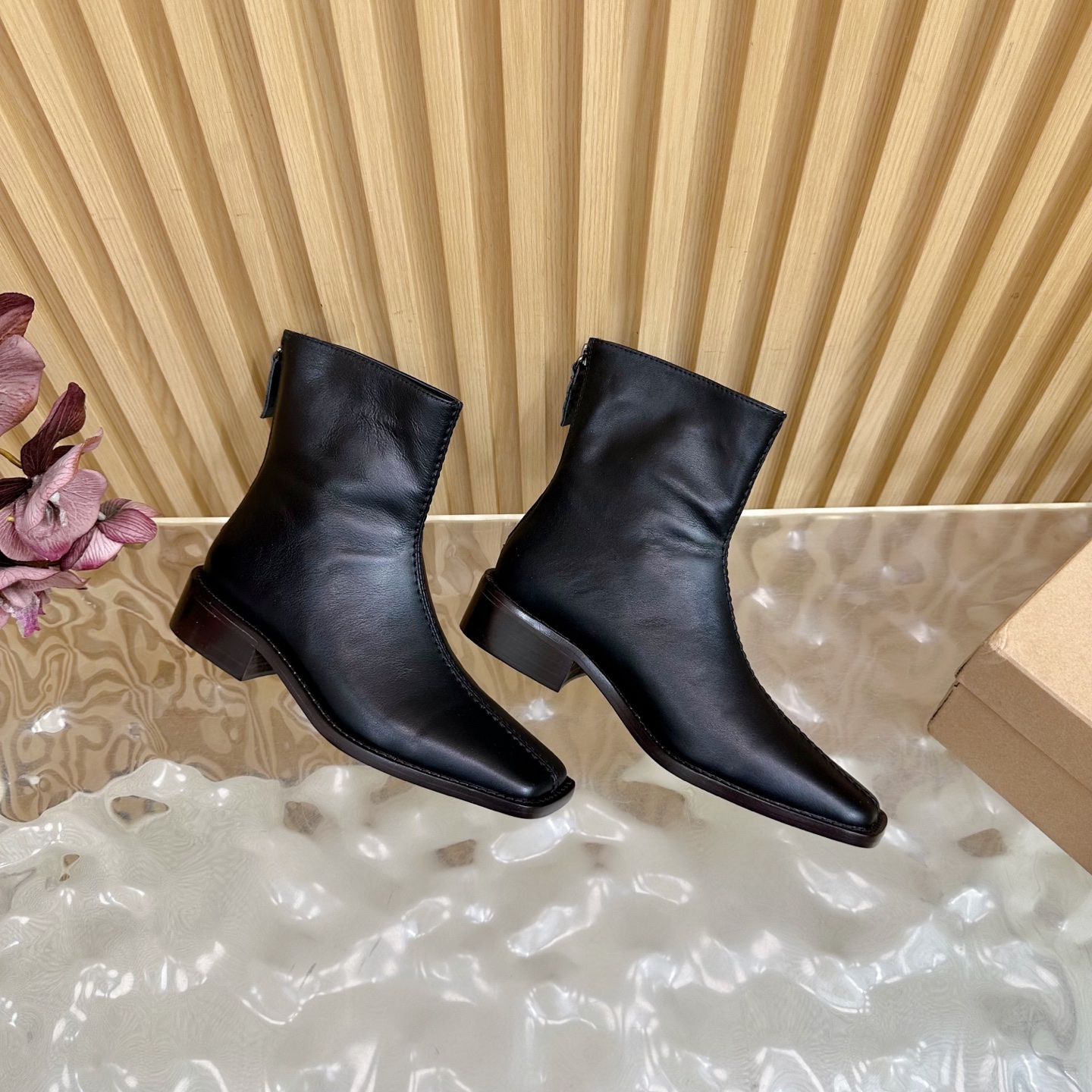 French Elegance in LEMAIRE 25 Shoes: Wrinkled, Soft Leather, Fashionable Balance - 图片 6