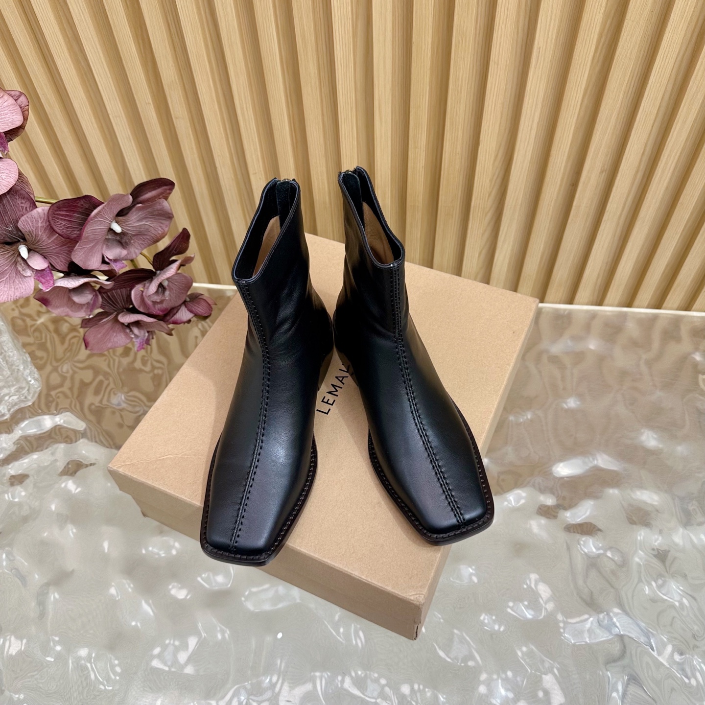 French Elegance in LEMAIRE 25 Shoes: Wrinkled, Soft Leather, Fashionable Balance - 图片 3