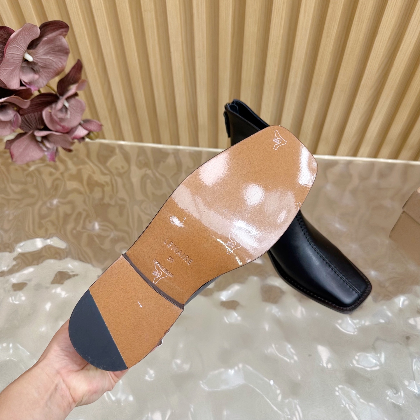 French Elegance in LEMAIRE 25 Shoes: Wrinkled, Soft Leather, Fashionable Balance - 图片 9