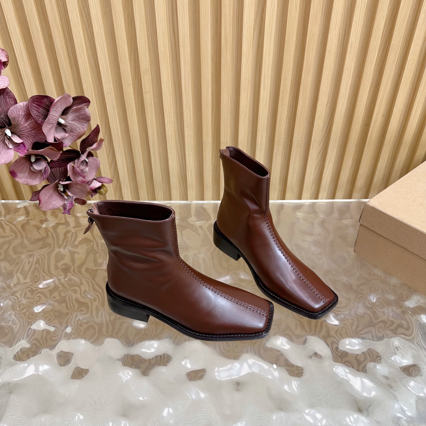 French Elegance Embodied: LEMAIRE 25 Shoe Collection Review - 图片 7