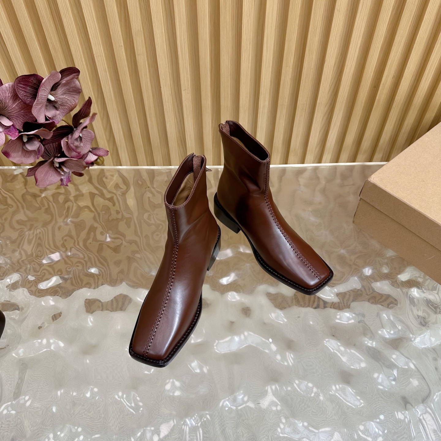 French Elegance Embodied: LEMAIRE 25 Shoe Collection Review - 图片 6