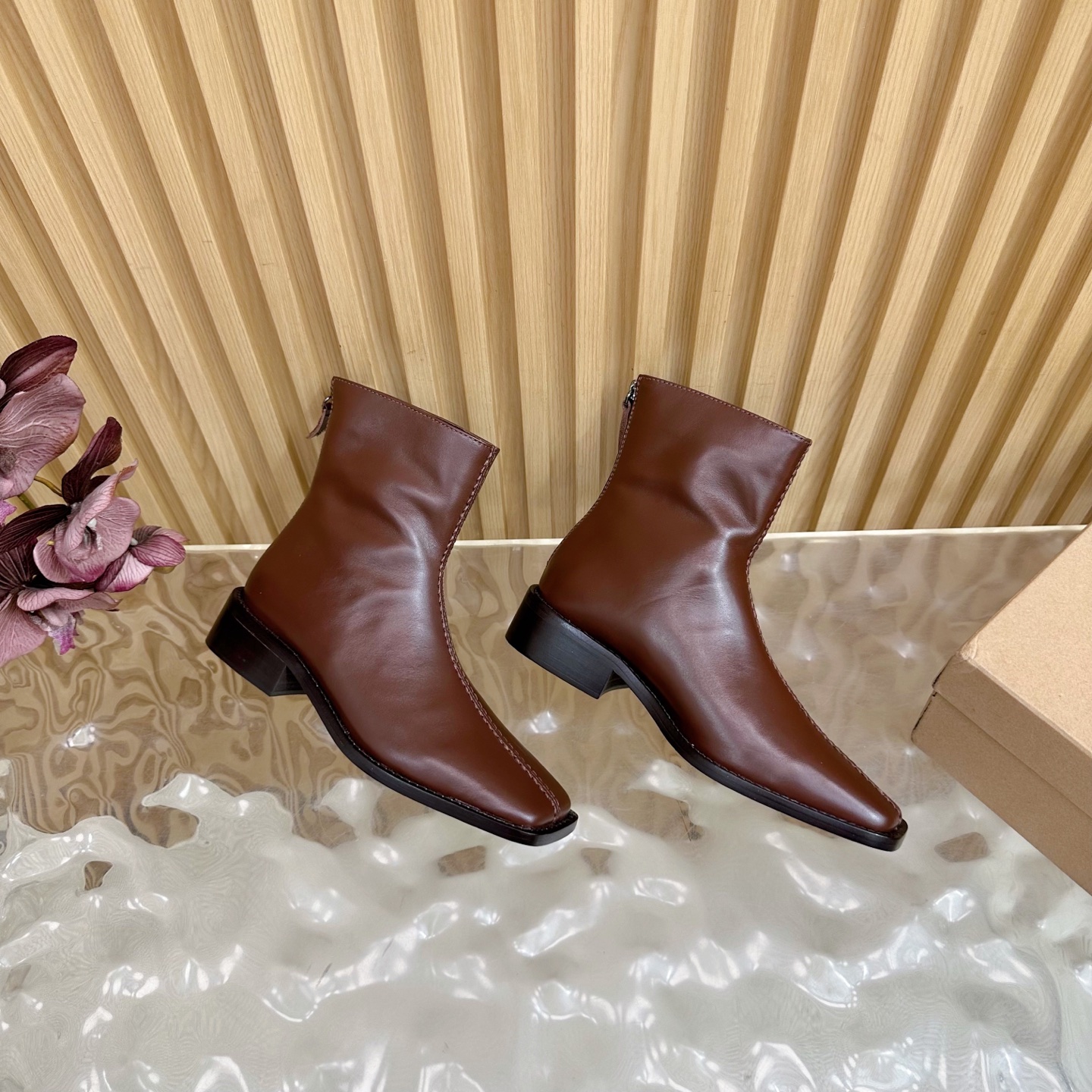 French Elegance Embodied: LEMAIRE 25 Shoe Collection Review - 图片 8