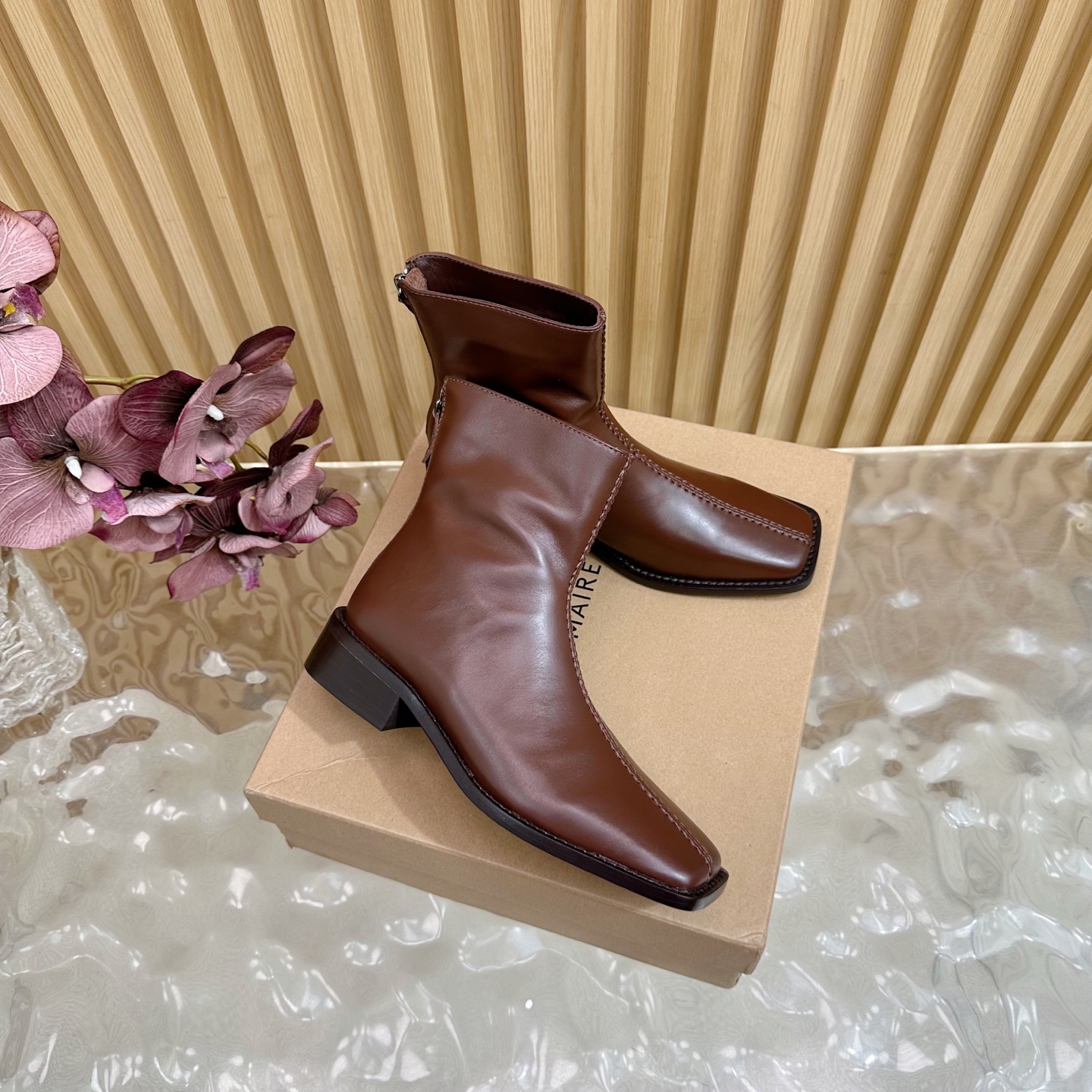 French Elegance Embodied: LEMAIRE 25 Shoe Collection Review - 图片 2