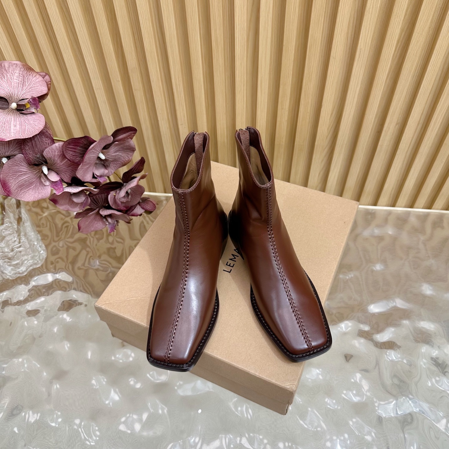 French Elegance Embodied: LEMAIRE 25 Shoe Collection Review - 图片 3