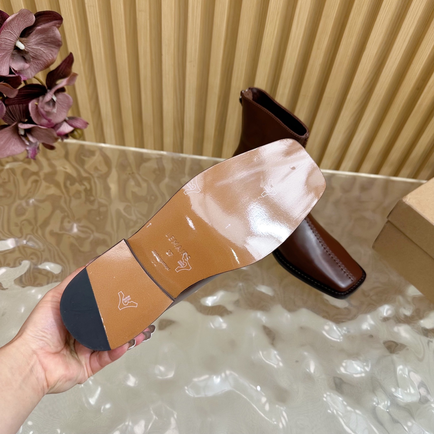 French Elegance Embodied: LEMAIRE 25 Shoe Collection Review - 图片 9