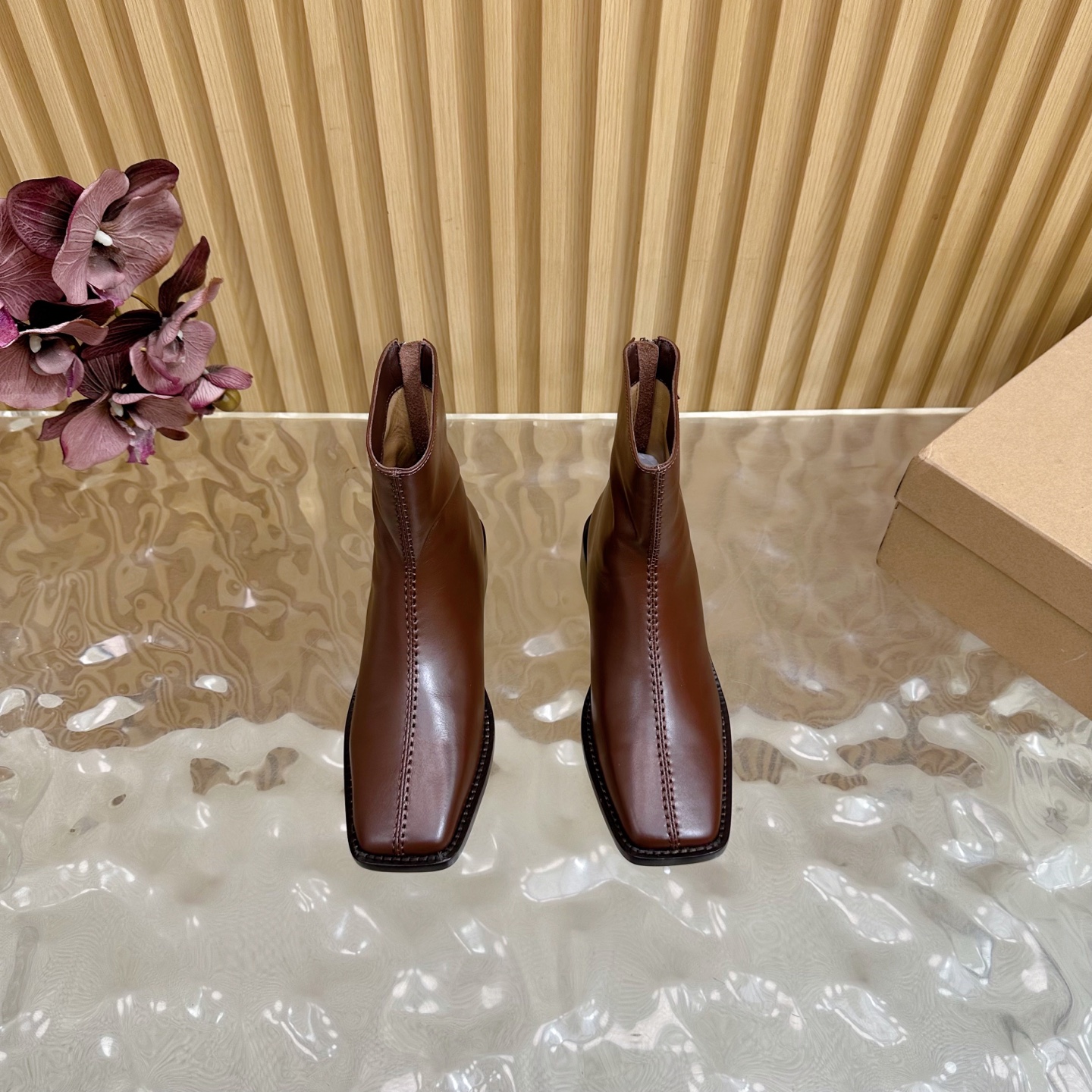 French Elegance Embodied: LEMAIRE 25 Shoe Collection Review - 图片 4