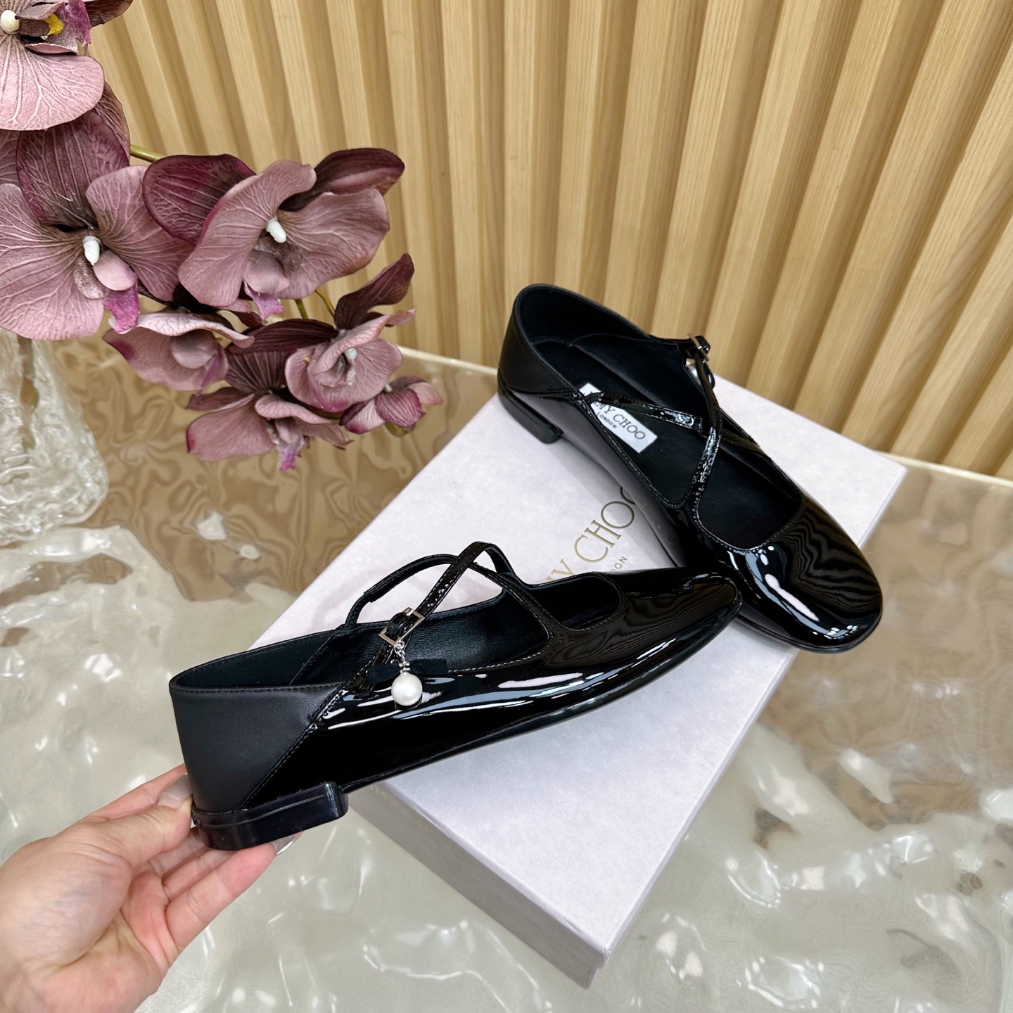 “2025 Jimmy Choo Cross-Laced Pearls Mary Jane Ballet Single Shoes Review” - 图片 2