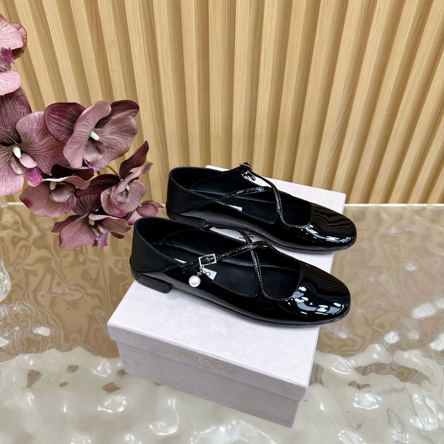 “2025 Jimmy Choo Cross-Laced Pearls Mary Jane Ballet Single Shoes Review”