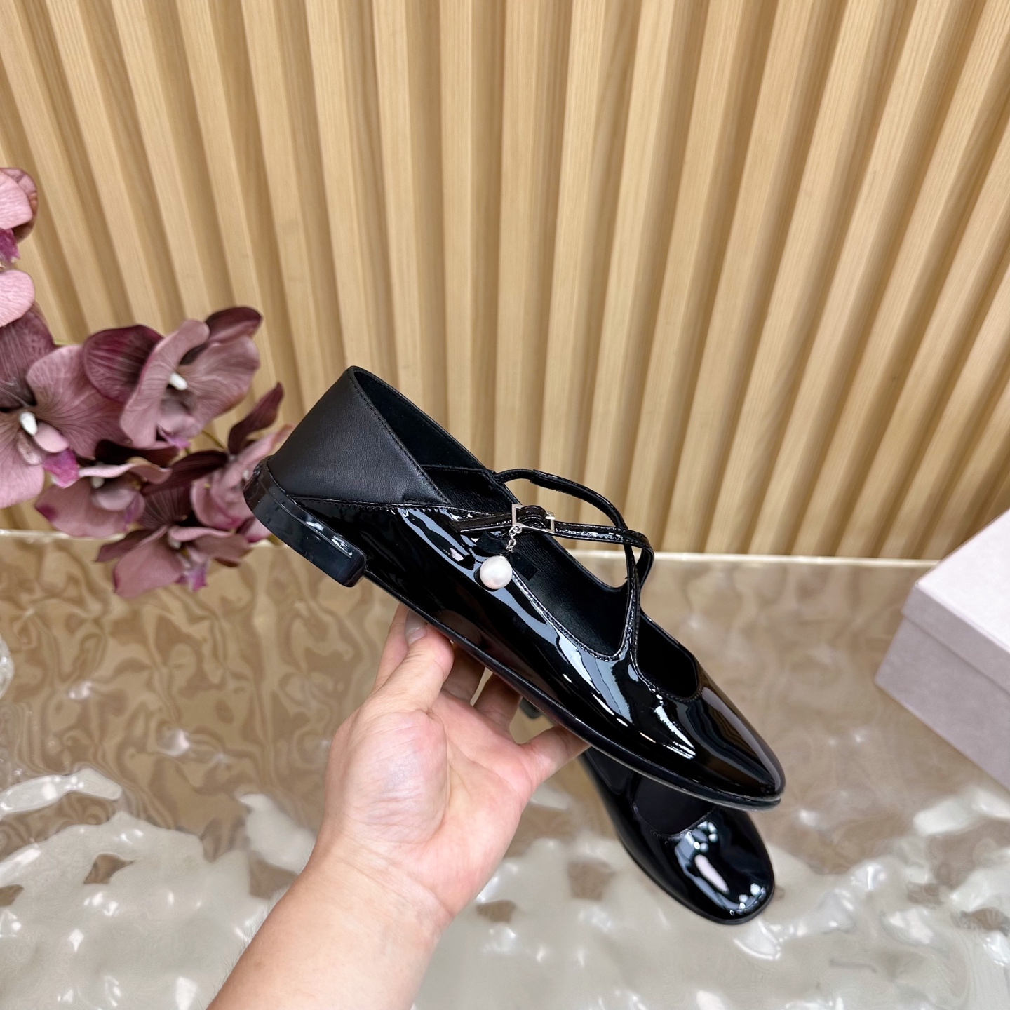 “2025 Jimmy Choo Cross-Laced Pearls Mary Jane Ballet Single Shoes Review” - 图片 7