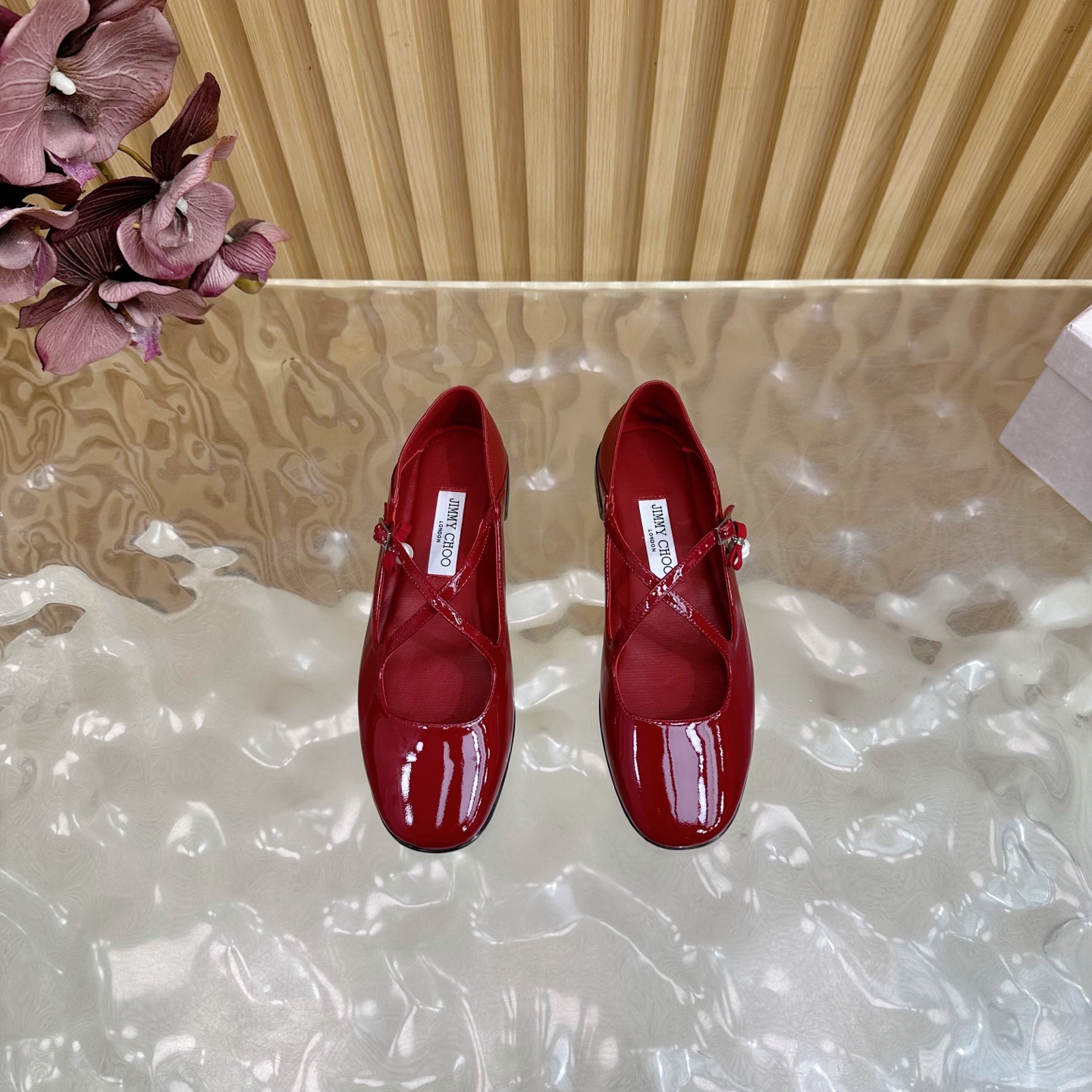 “2025 Jimmy Choo Cross-Laced Pearl Mary Jane Ballet Single Shoes Review” - 图片 4