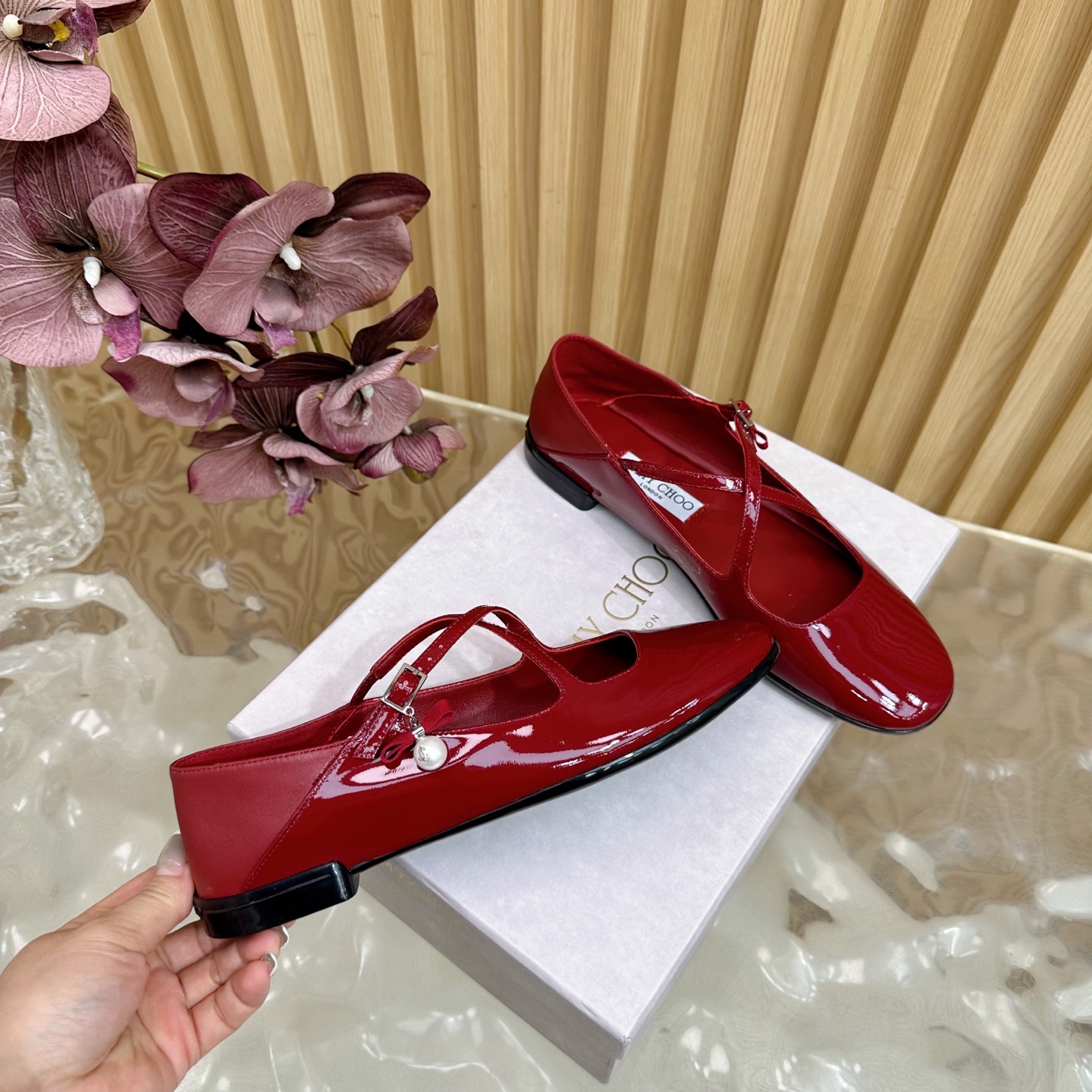“2025 Jimmy Choo Cross-Laced Pearl Mary Jane Ballet Single Shoes Review” - 图片 3
