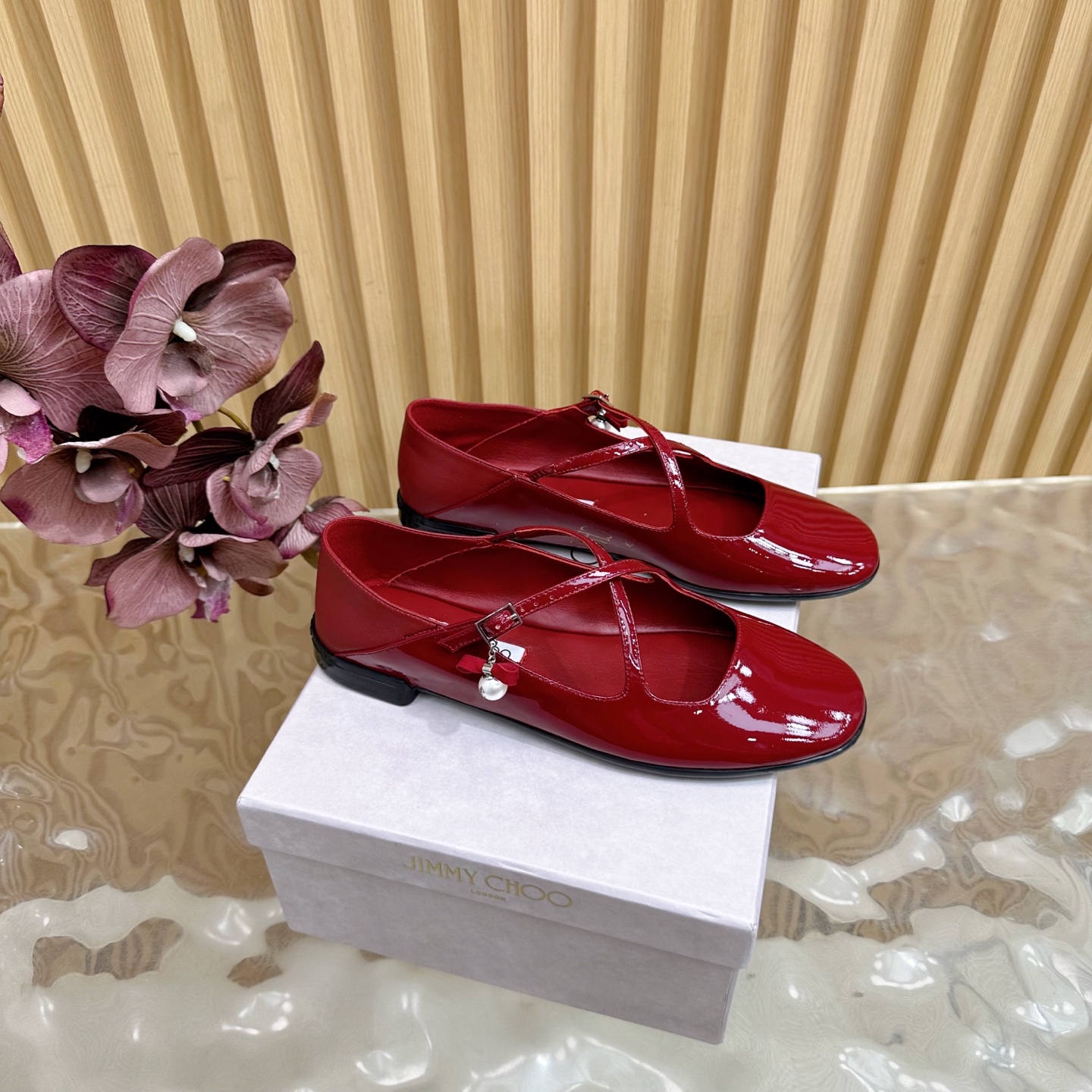 “2025 Jimmy Choo Cross-Laced Pearl Mary Jane Ballet Single Shoes Review”