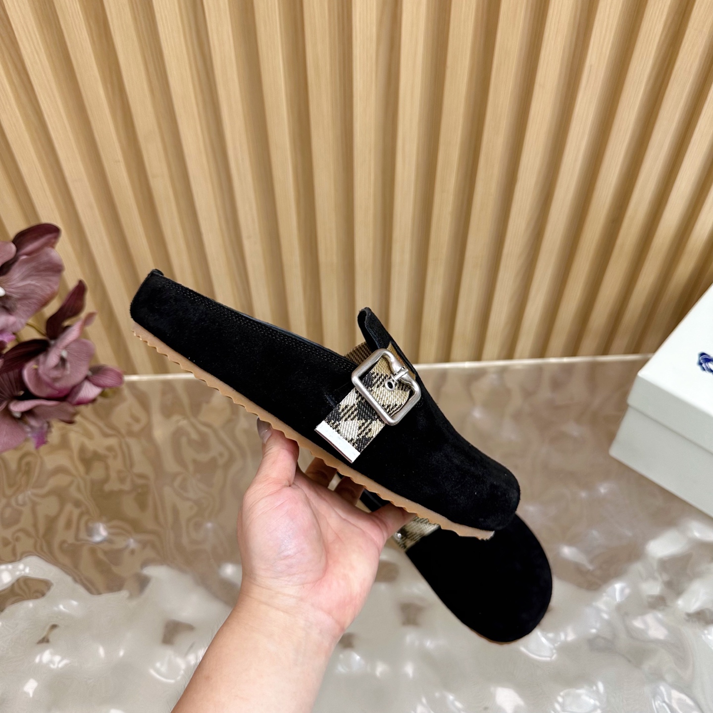 “Burberry 2025 Street.P648 Fashion Slippers: Italian Crafted Anti-Fashion Fabric with Brand Logo Design” - 图片 9