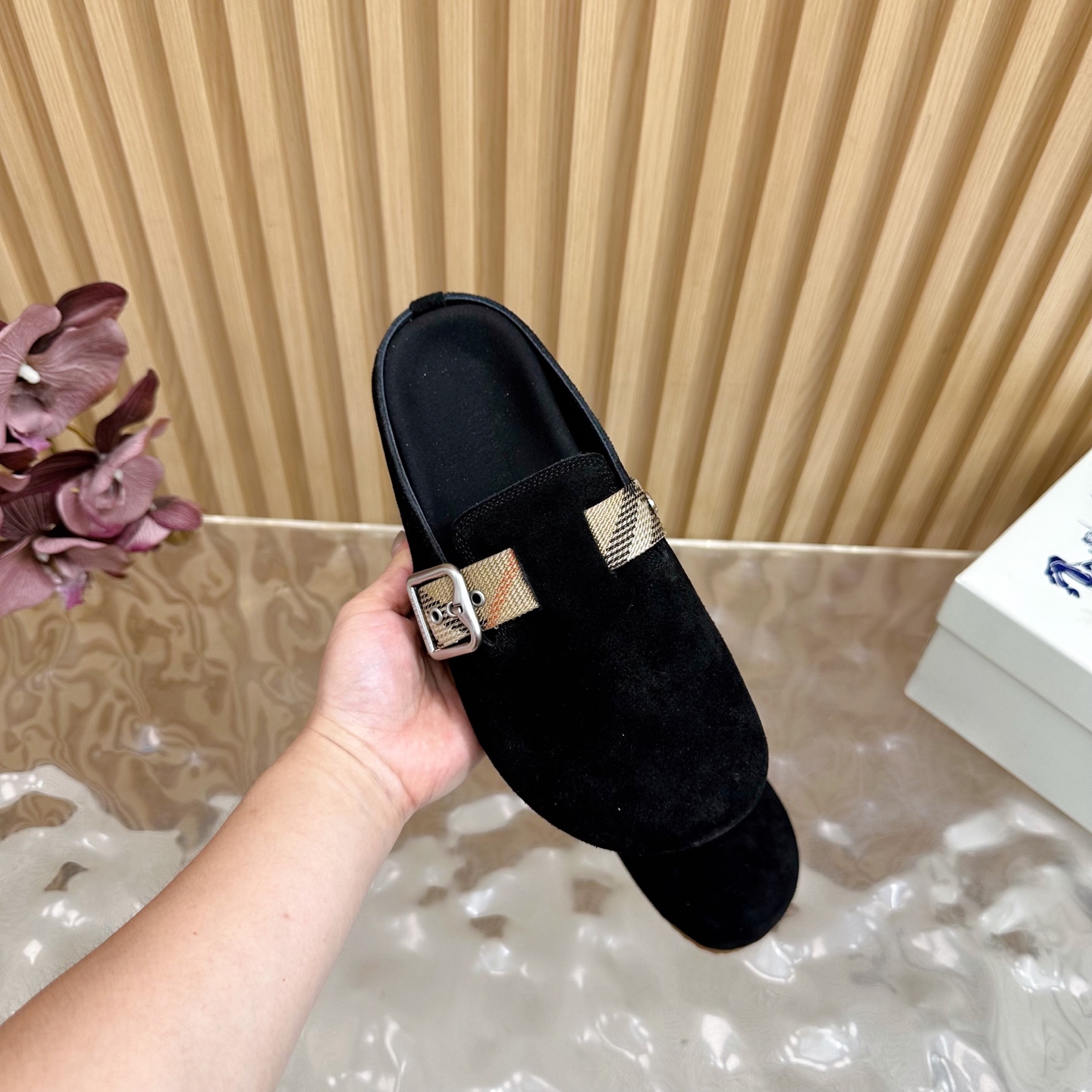 “Burberry 2025 Street.P648 Fashion Slippers: Italian Crafted Anti-Fashion Fabric with Brand Logo Design” - 图片 8