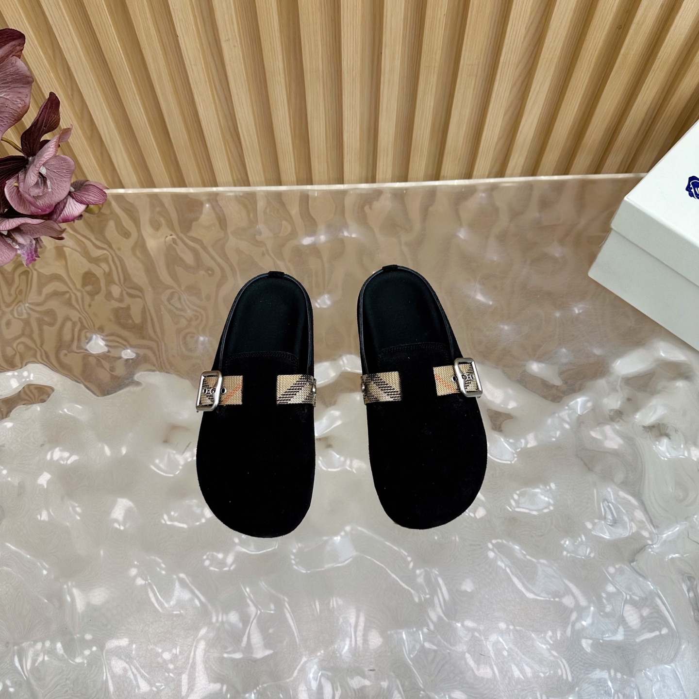 “Burberry 2025 Street.P648 Fashion Slippers: Italian Crafted Anti-Fashion Fabric with Brand Logo Design” - 图片 4