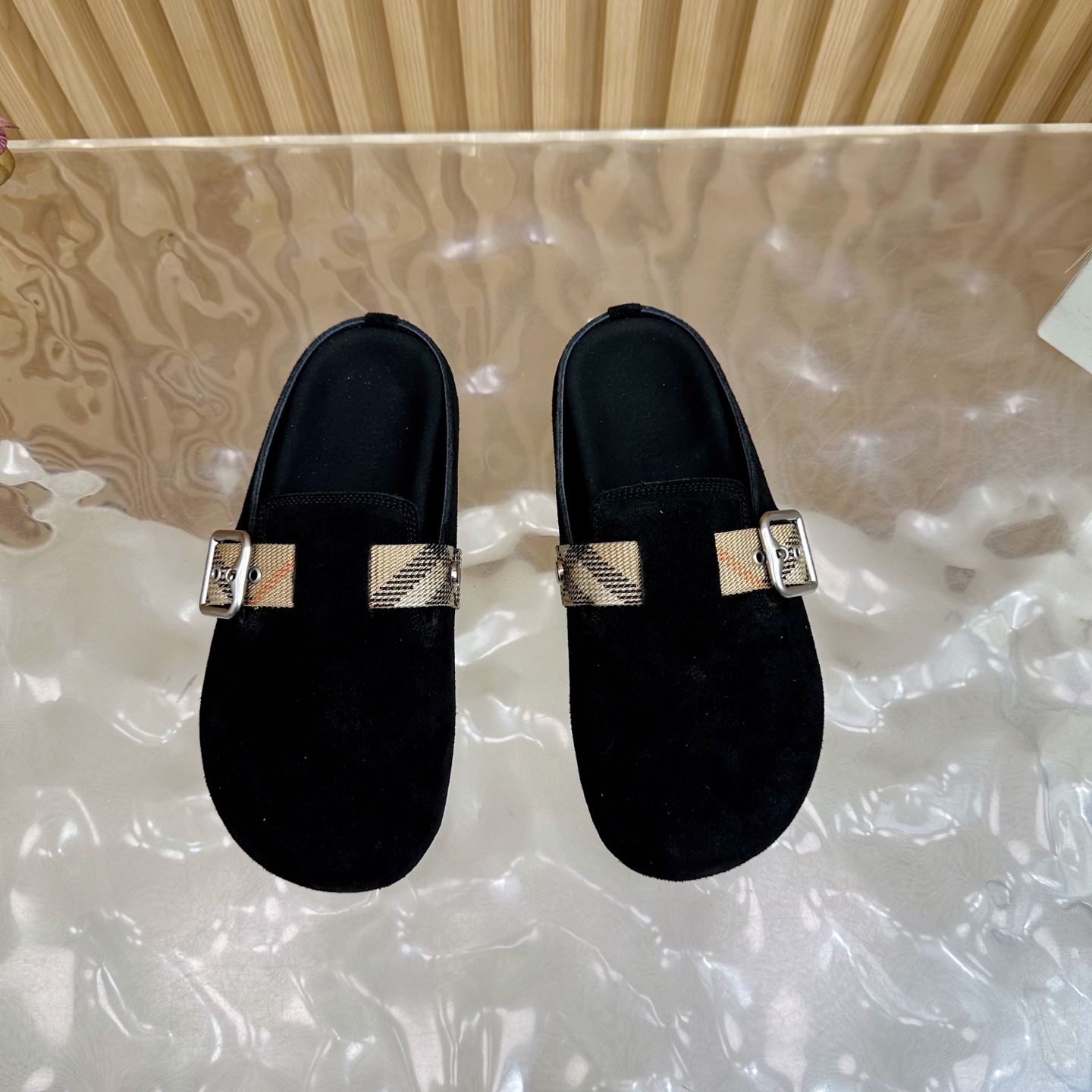“Burberry 2025 Street.P648 Fashion Slippers: Italian Crafted Anti-Fashion Fabric with Brand Logo Design” - 图片 6