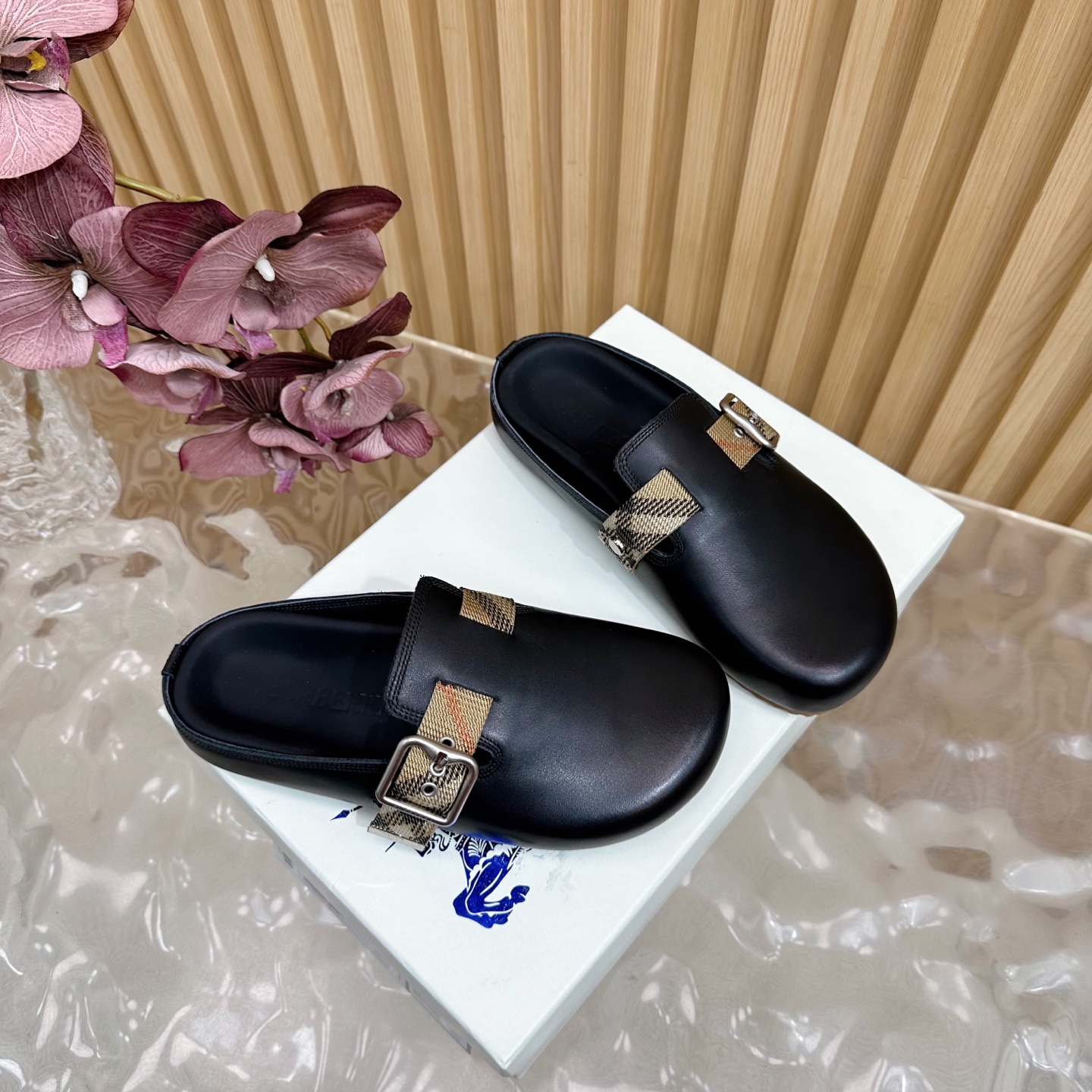“2025 Burberry Wind Blast Street.P648 Male 672 Slippers Review: Soft Italian Anti-Fashion Design” - 图片 2