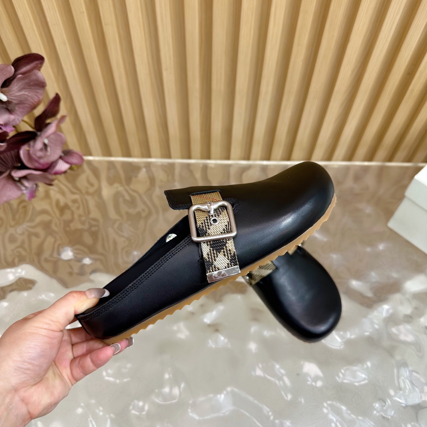 “2025 Burberry Wind Blast Street.P648 Male 672 Slippers Review: Soft Italian Anti-Fashion Design” - 图片 8