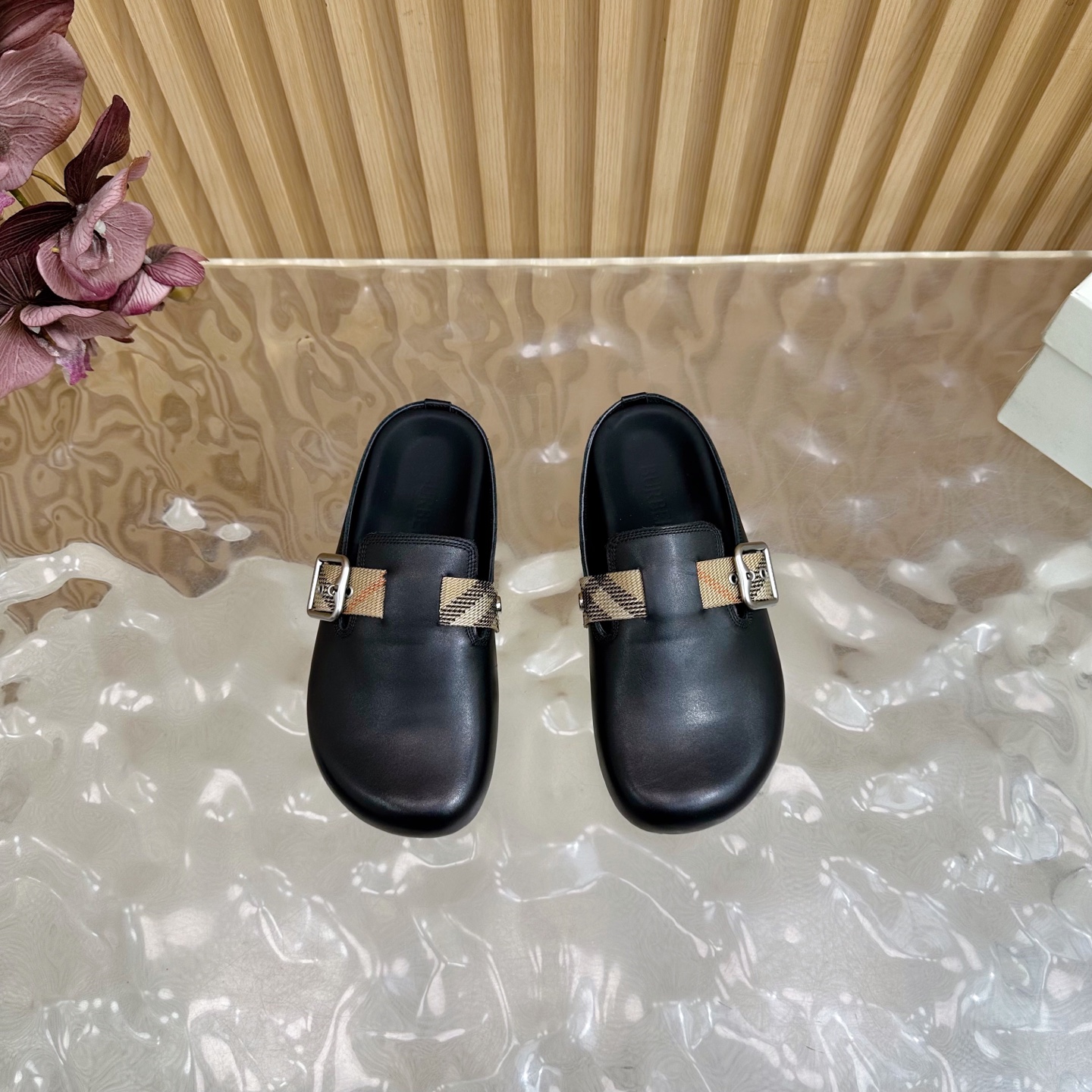 “2025 Burberry Wind Blast Street.P648 Male 672 Slippers Review: Soft Italian Anti-Fashion Design” - 图片 4