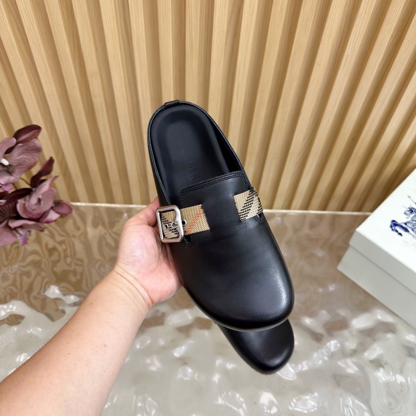 “2025 Burberry Wind Blast Street.P648 Male 672 Slippers Review: Soft Italian Anti-Fashion Design” - 图片 7